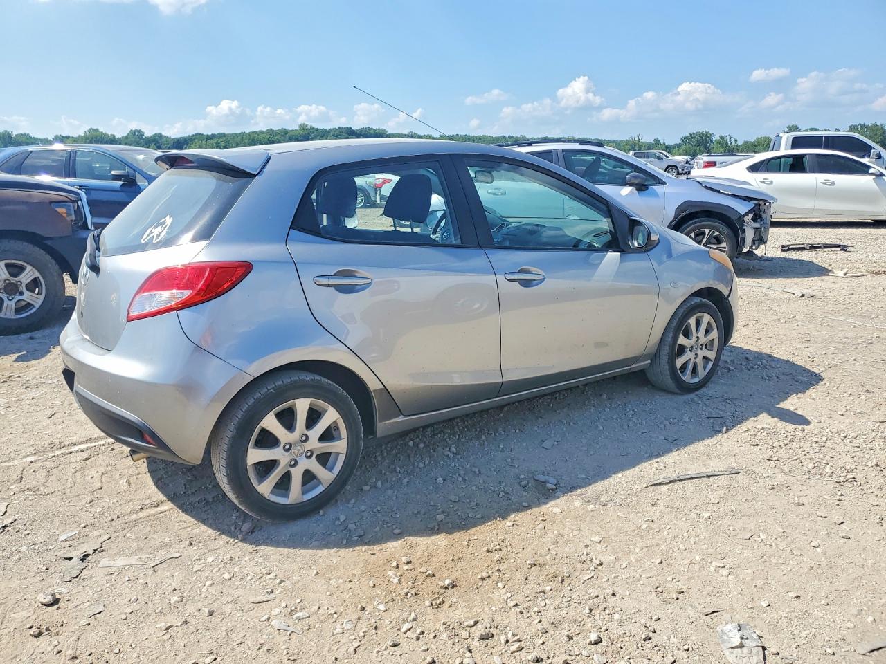 2012 Mazda Mazda2 Серебряный vin: JM1DE1LYXC0136599