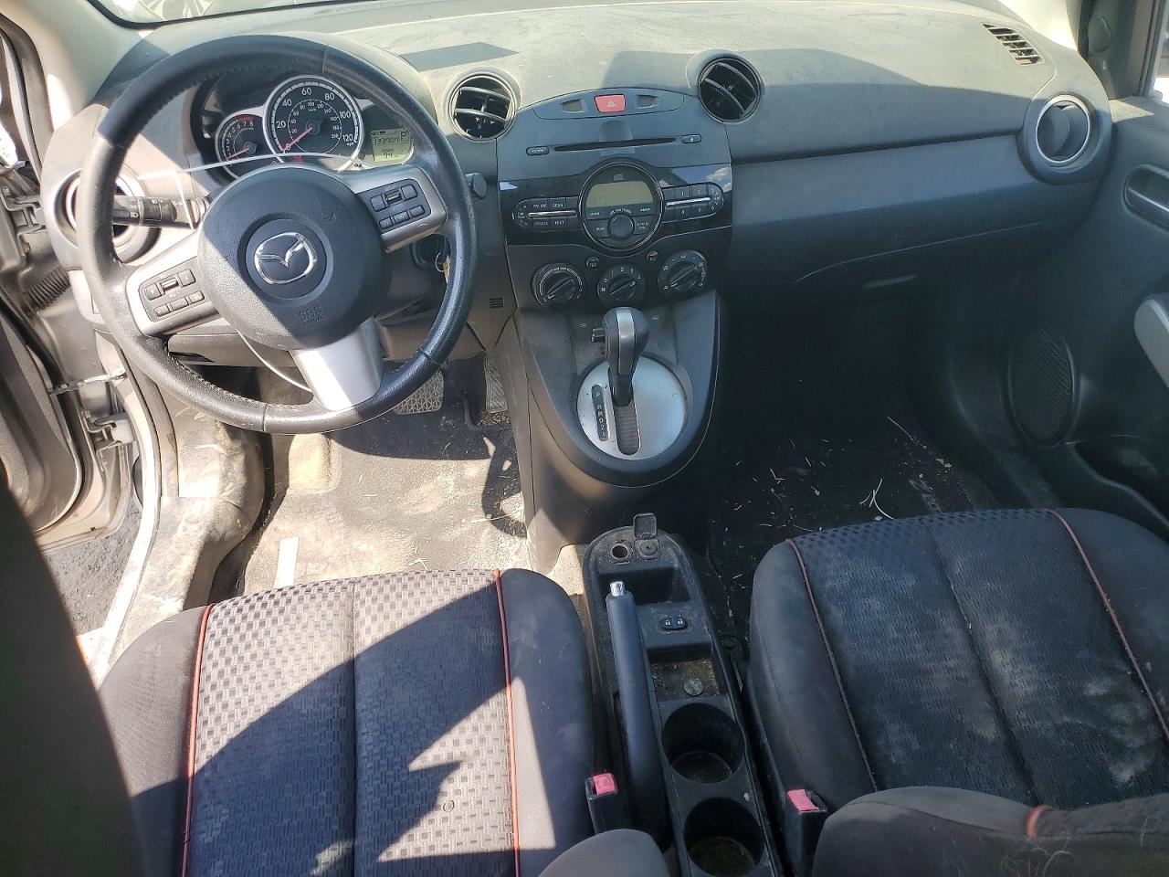 2012 Mazda Mazda2 Серебряный vin: JM1DE1LYXC0136599