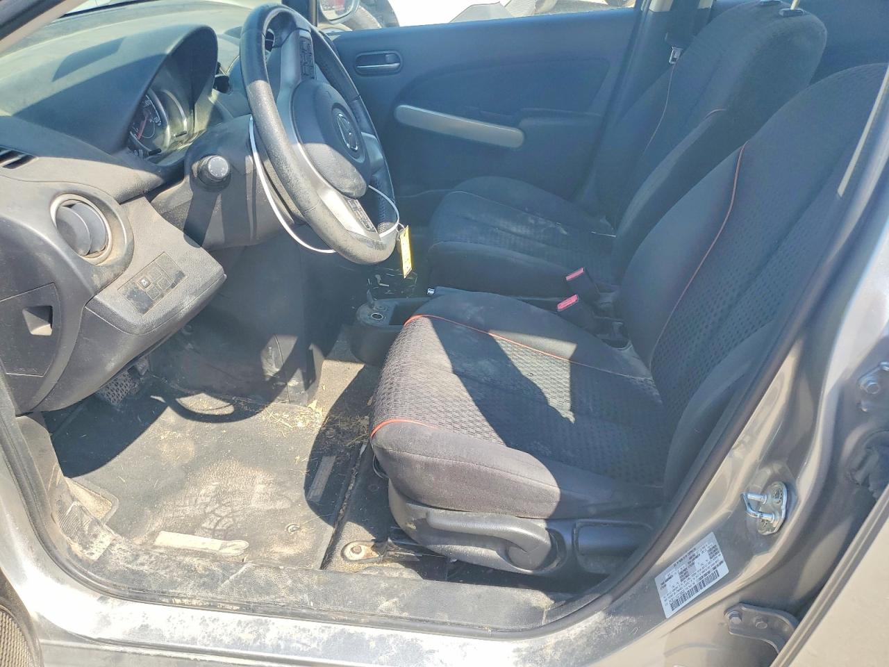2012 Mazda Mazda2 Серебряный vin: JM1DE1LYXC0136599