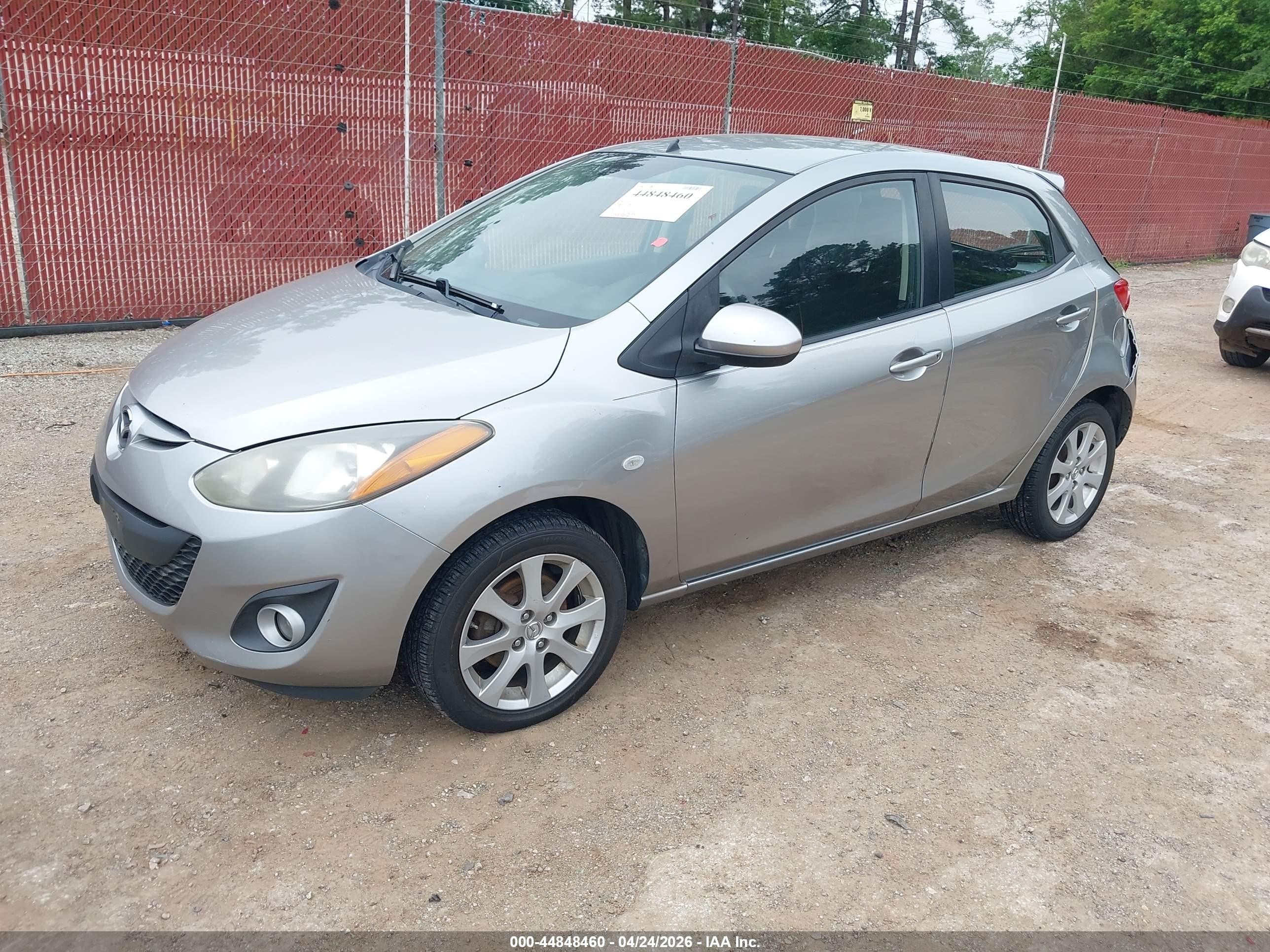 2012 Mazda Mazda2 Touring Silver vin: JM1DE1LZ1C0152120
