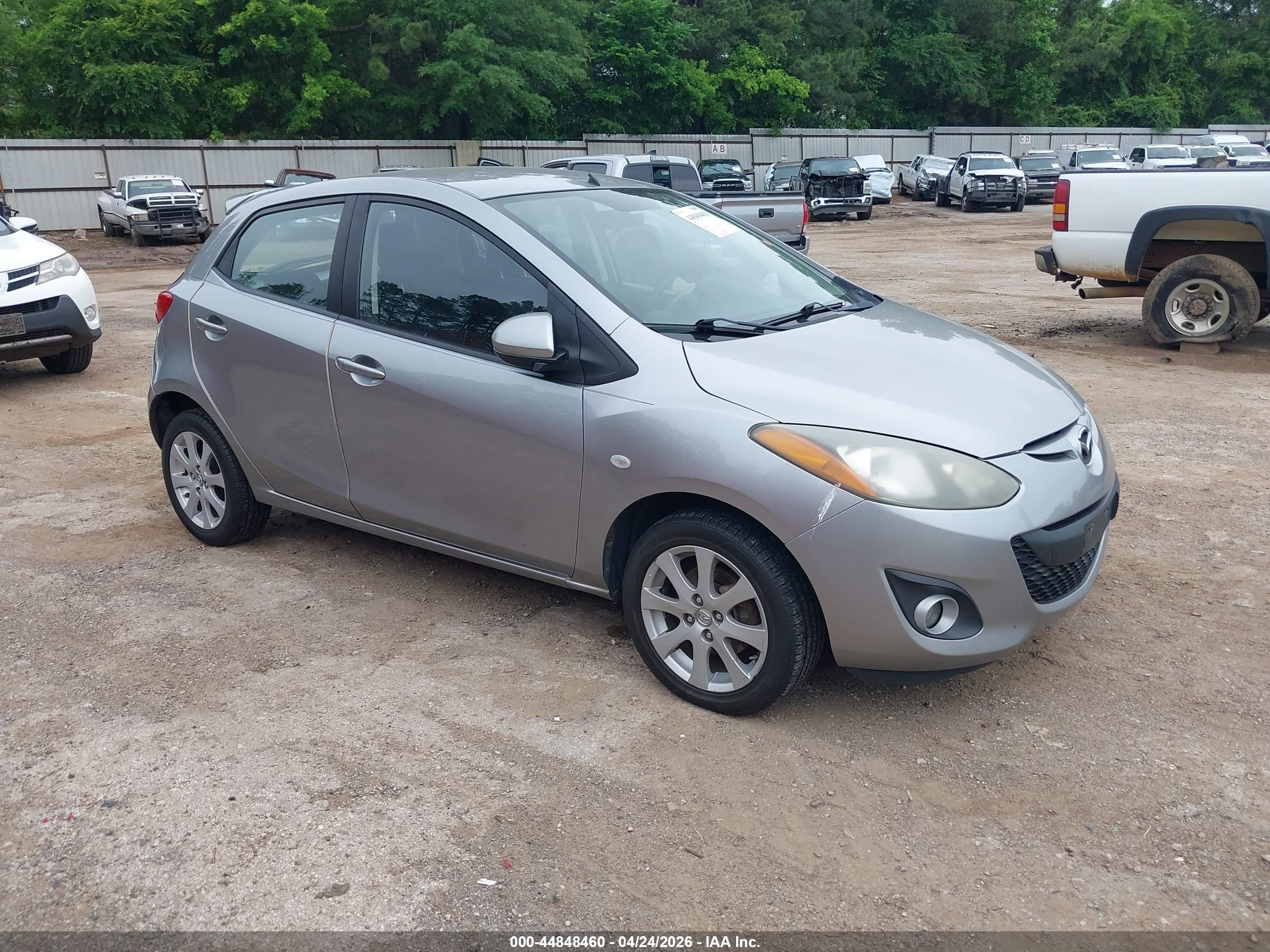 2012 Mazda Mazda2 Touring Silver vin: JM1DE1LZ1C0152120