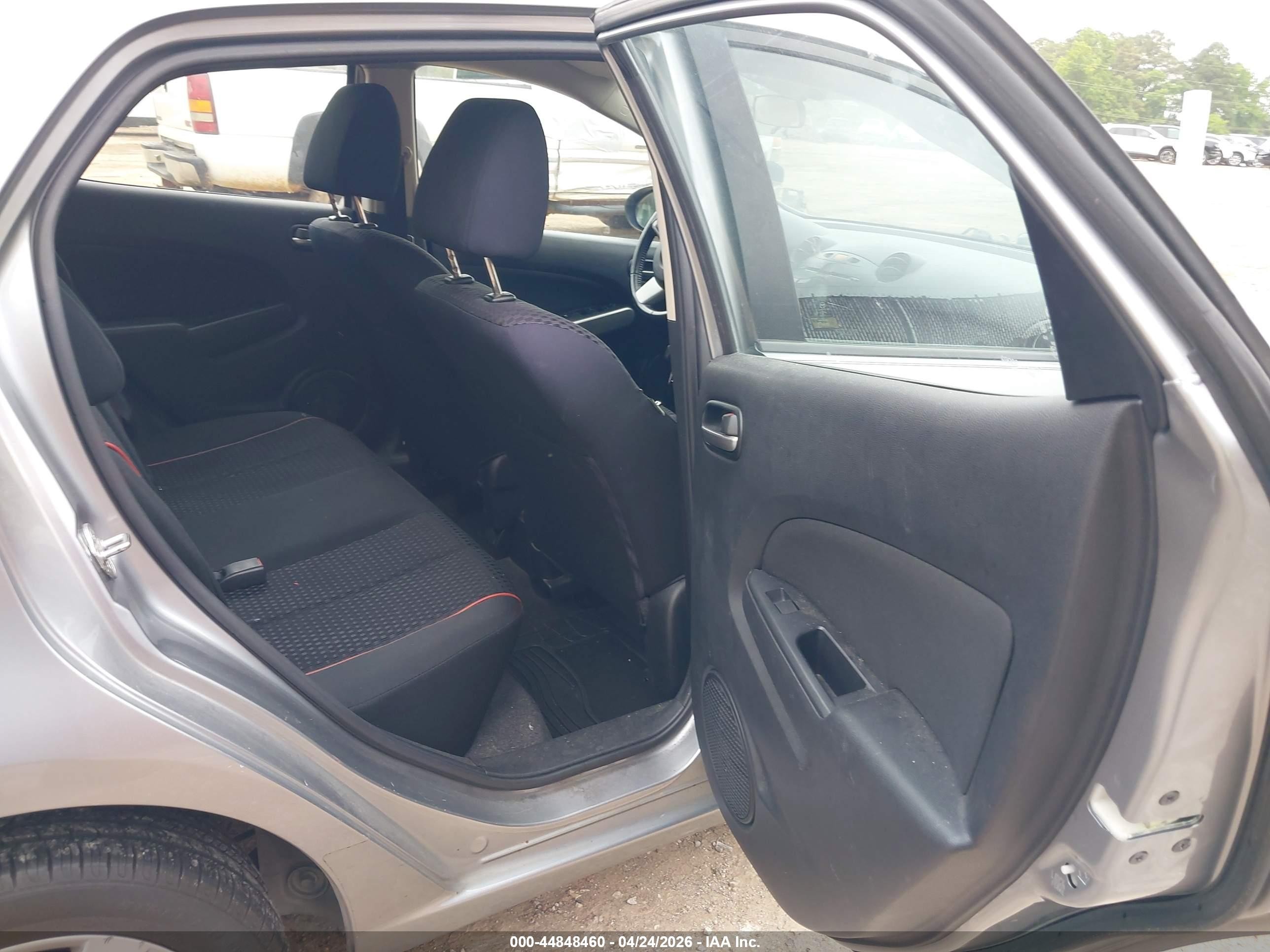 2012 Mazda Mazda2 Touring Silver vin: JM1DE1LZ1C0152120