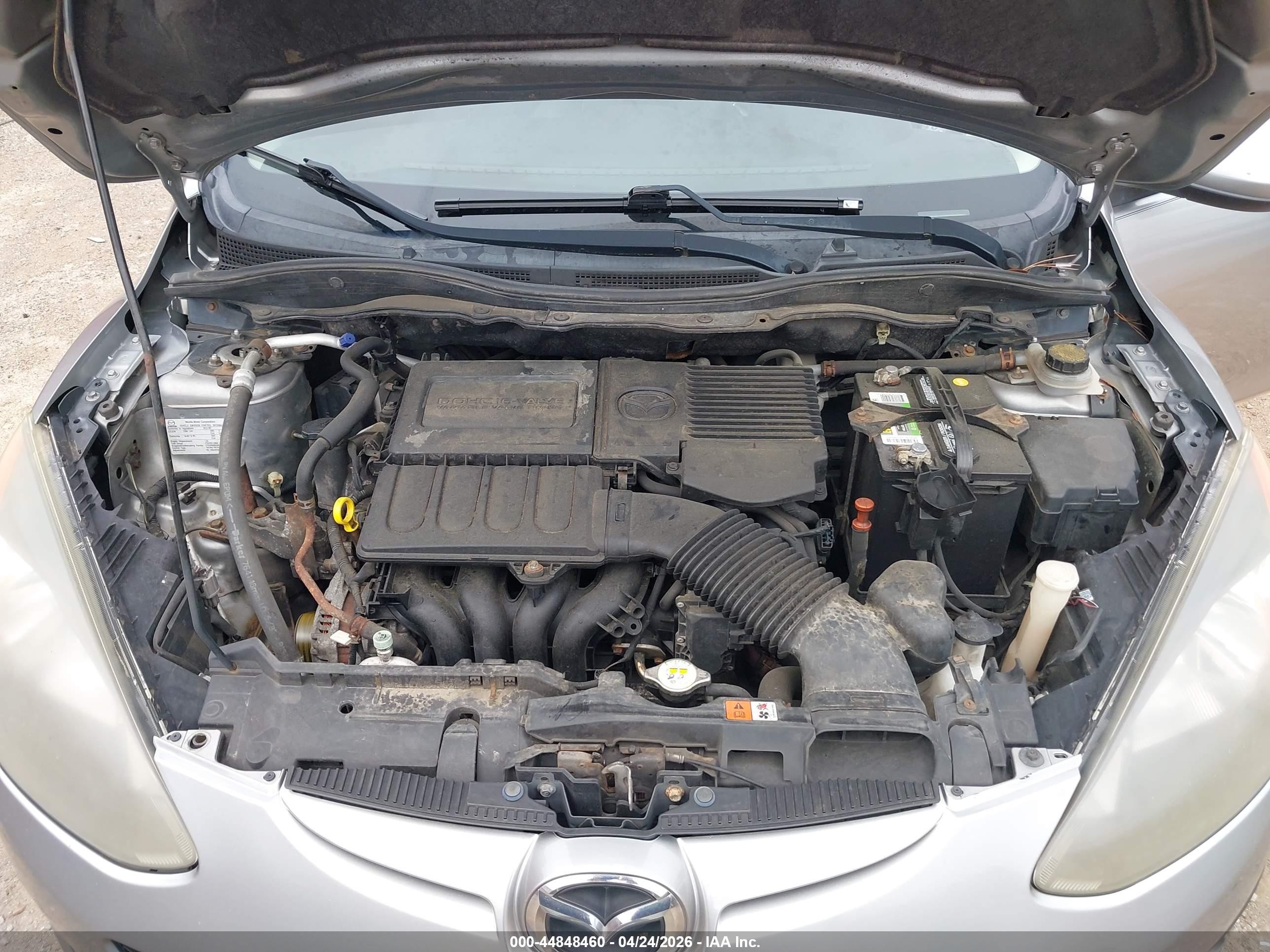 2012 Mazda Mazda2 Touring Silver vin: JM1DE1LZ1C0152120