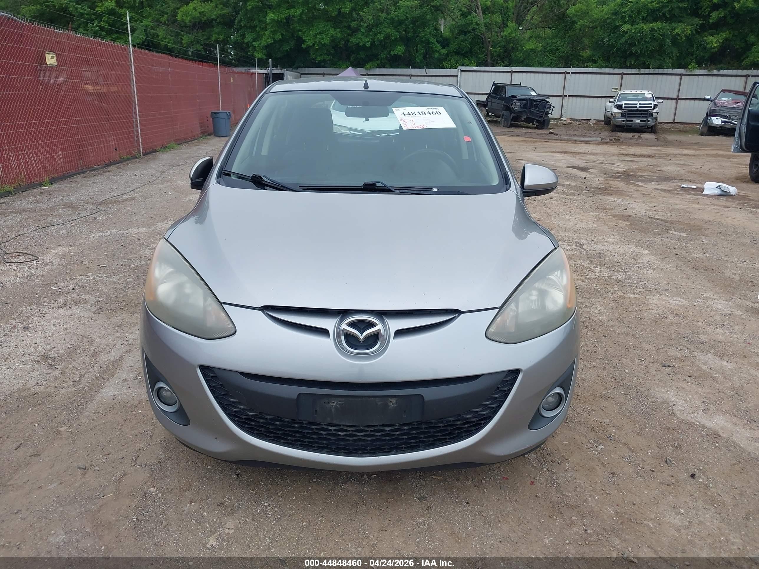 2012 Mazda Mazda2 Touring Silver vin: JM1DE1LZ1C0152120