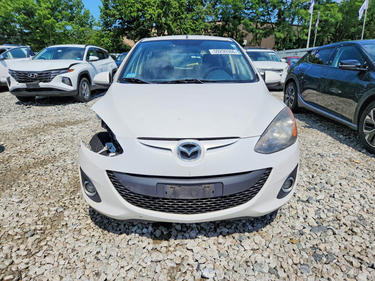 2013 Mazda Mazda 2 White vin: JM1DE1LZ1D0165578