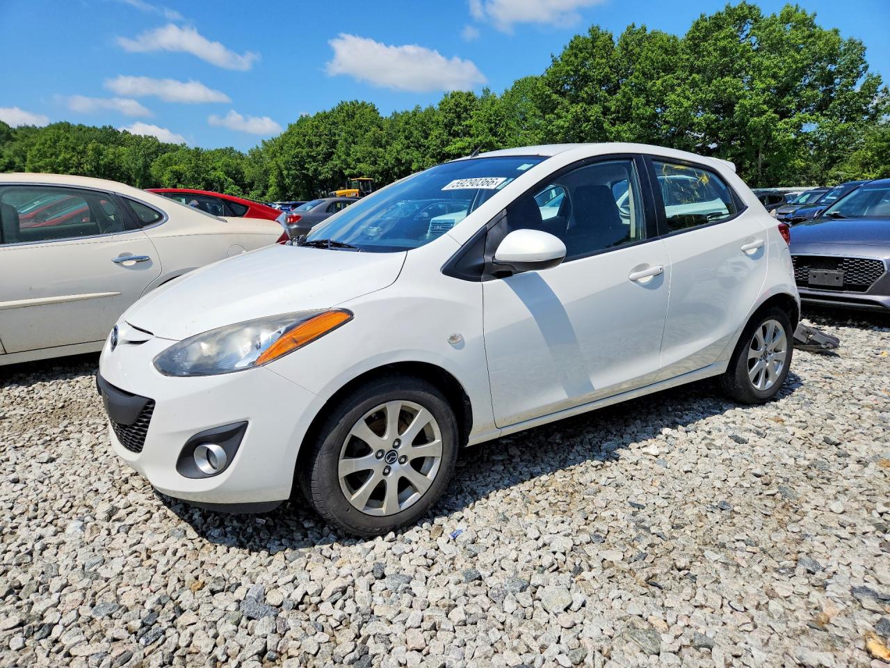 2013 Mazda Mazda 2 White vin: JM1DE1LZ1D0165578