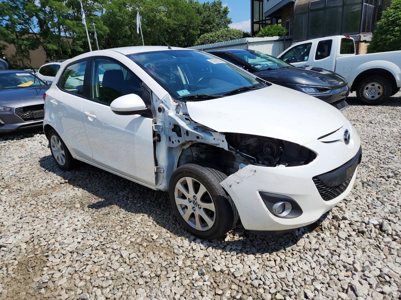 2013 Mazda Mazda 2 White vin: JM1DE1LZ1D0165578
