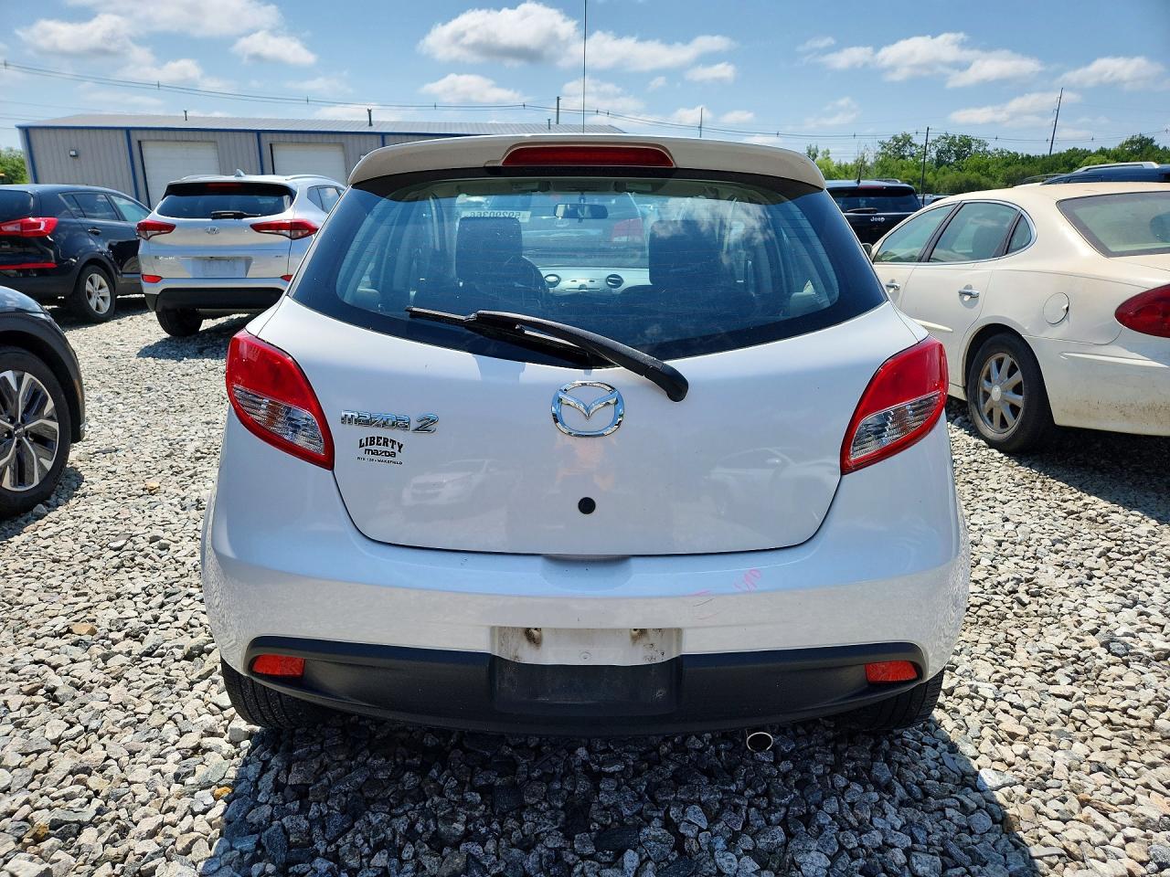 2013 Mazda Mazda 2 White vin: JM1DE1LZ1D0165578