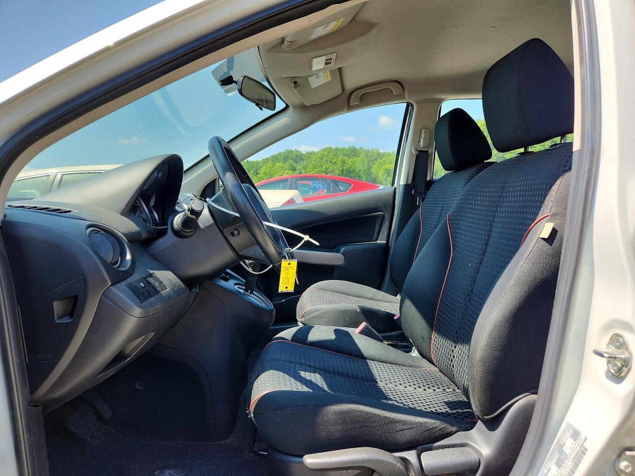 2013 Mazda Mazda 2 White vin: JM1DE1LZ1D0165578
