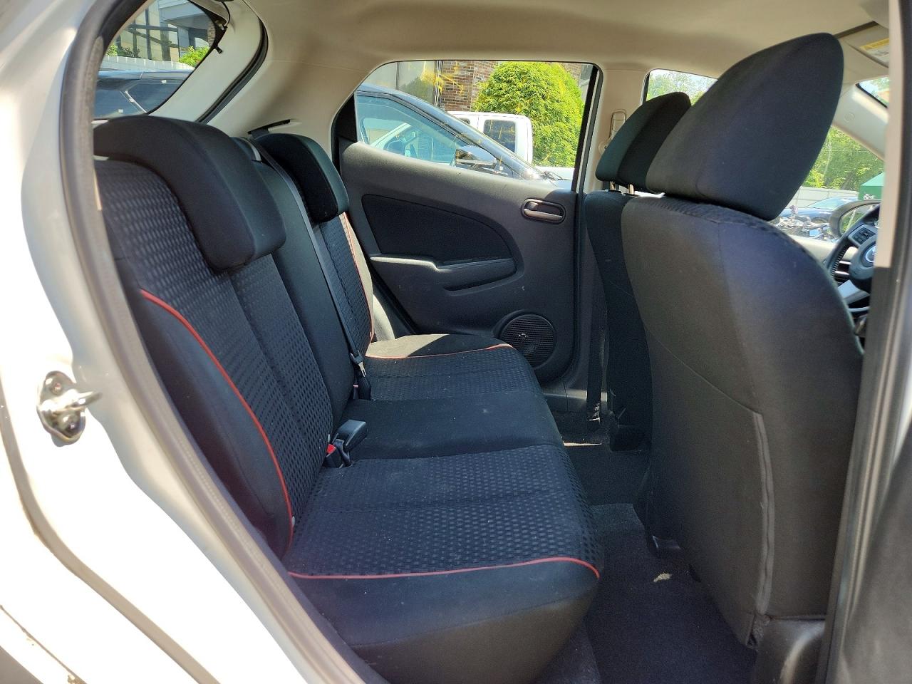 2013 Mazda Mazda 2 White vin: JM1DE1LZ1D0165578