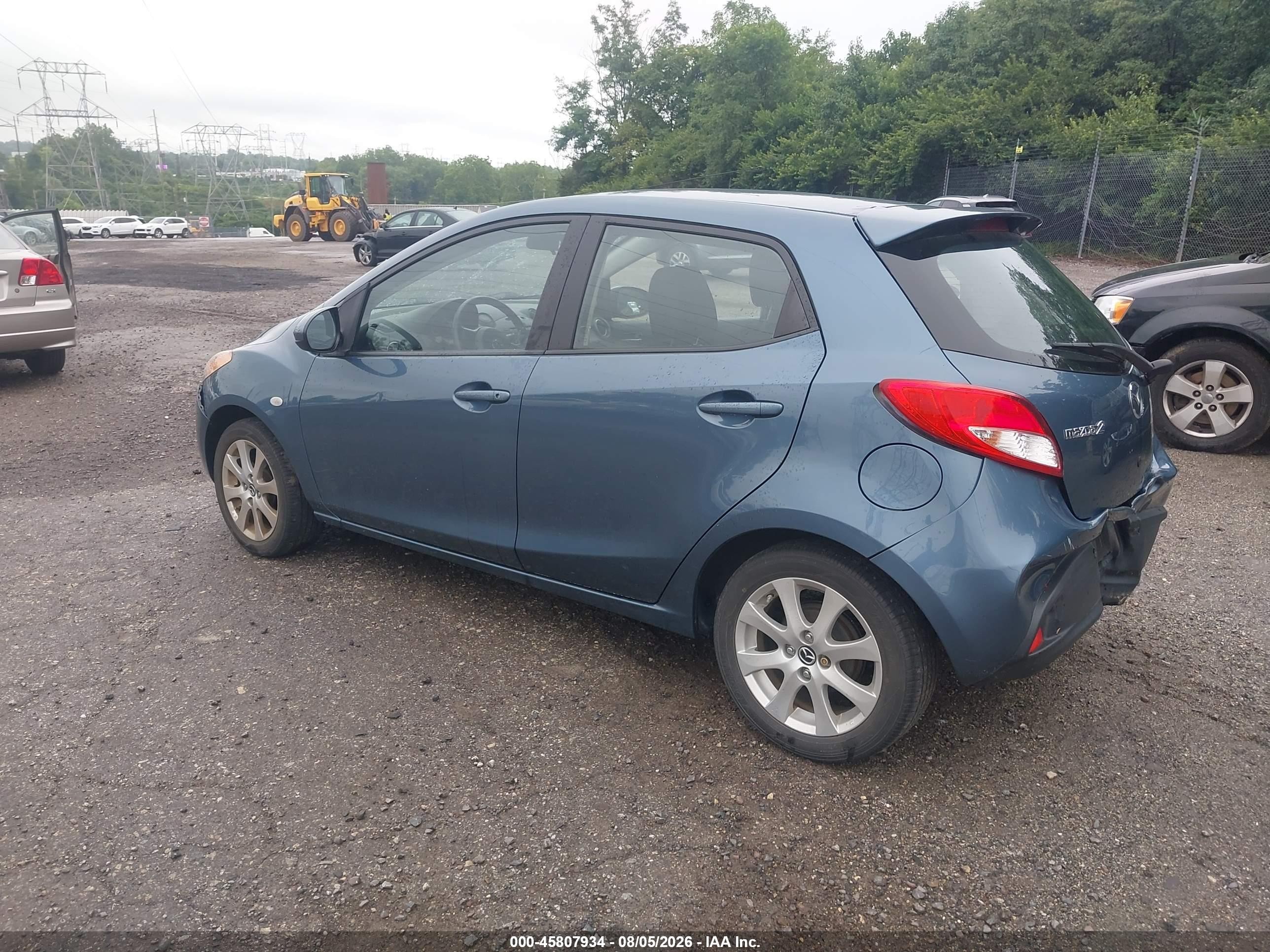 2014 Mazda Mazda2 Touring Blue vin: JM1DE1LZ1E0177862