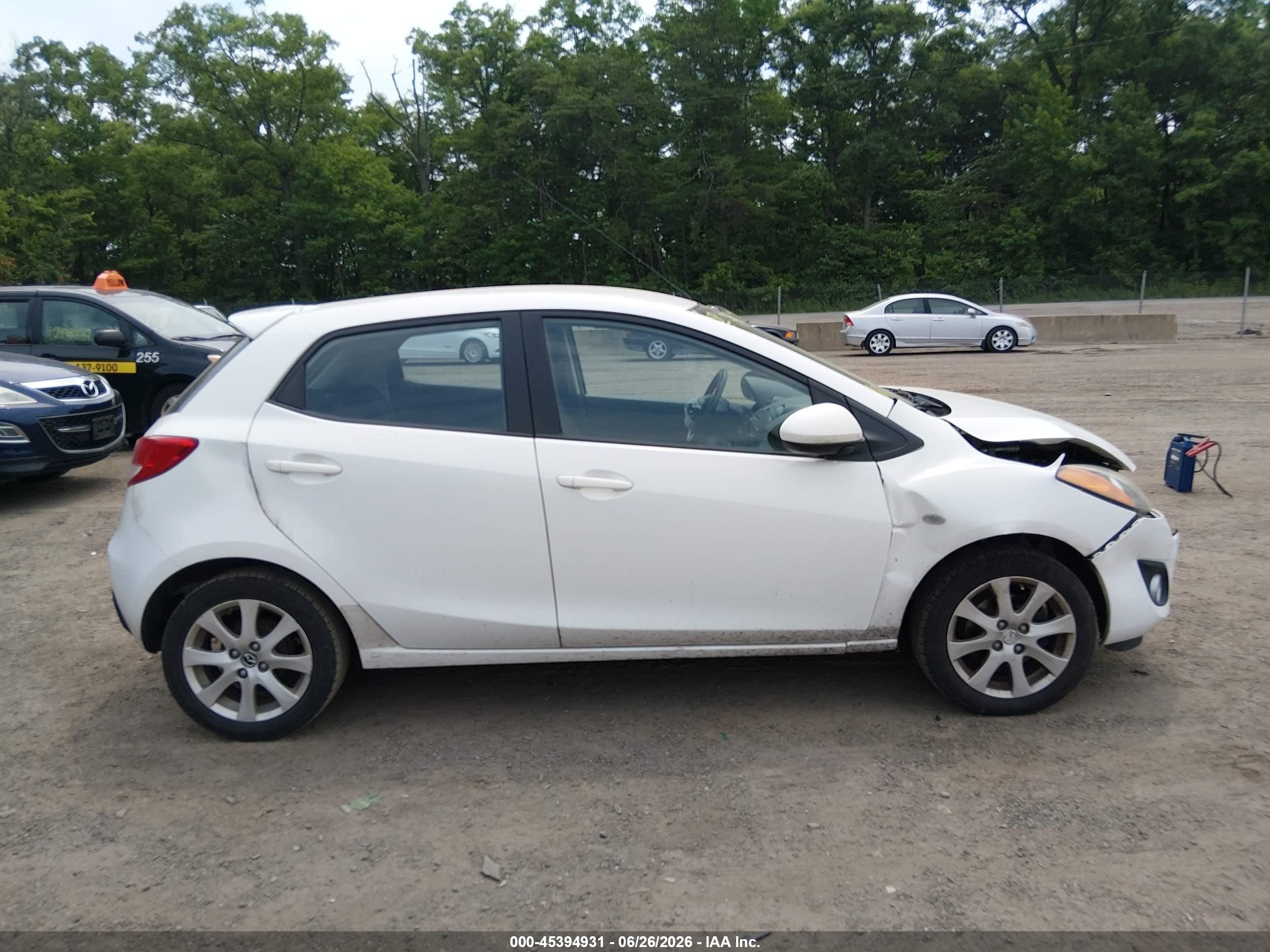 2014 Mazda Mazda2 Touring White vin: JM1DE1LZ4E0179539