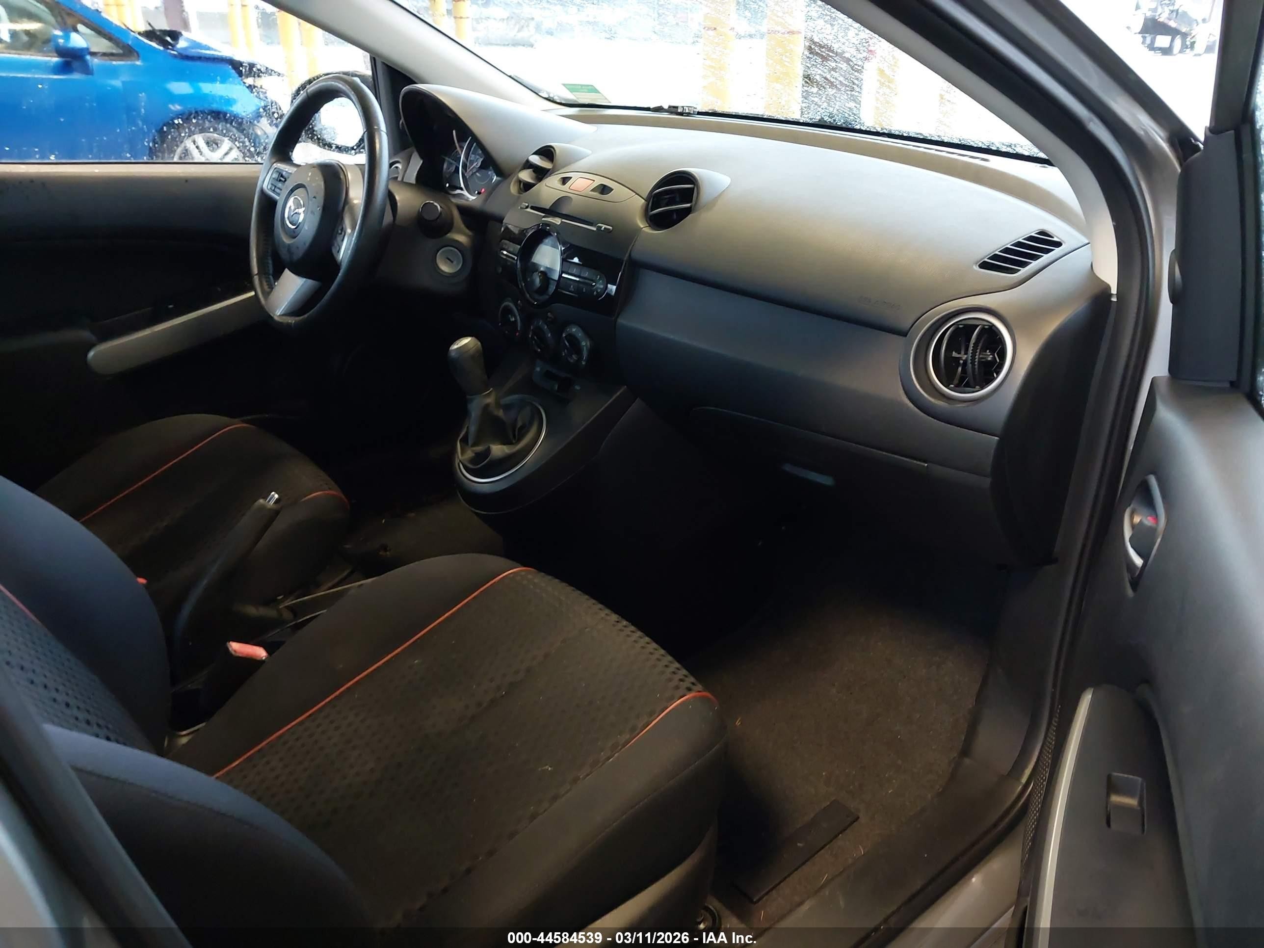 2013 Mazda Mazda2 Touring Silver vin: JM1DE1LZ5D0156379