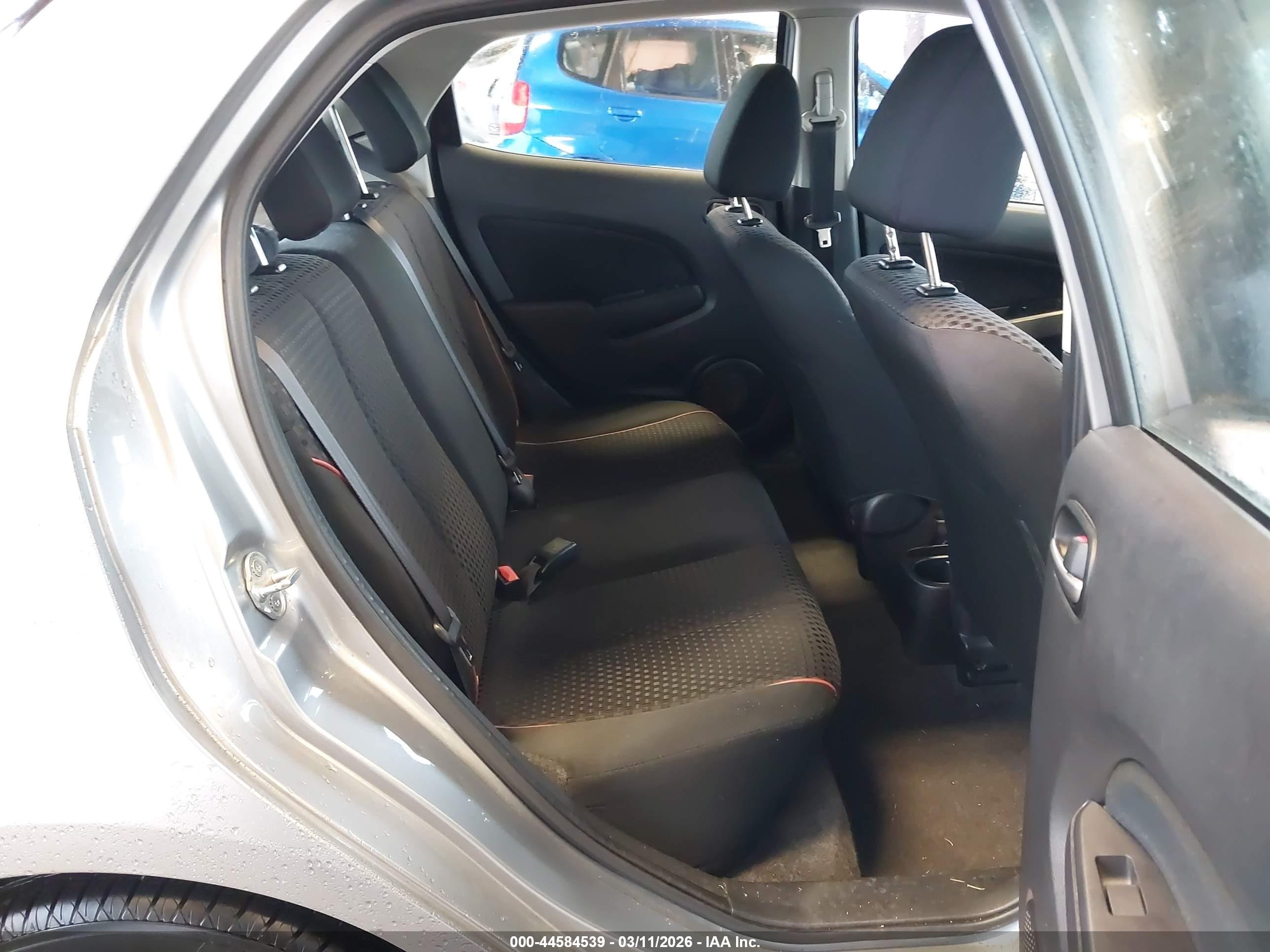 2013 Mazda Mazda2 Touring Silver vin: JM1DE1LZ5D0156379