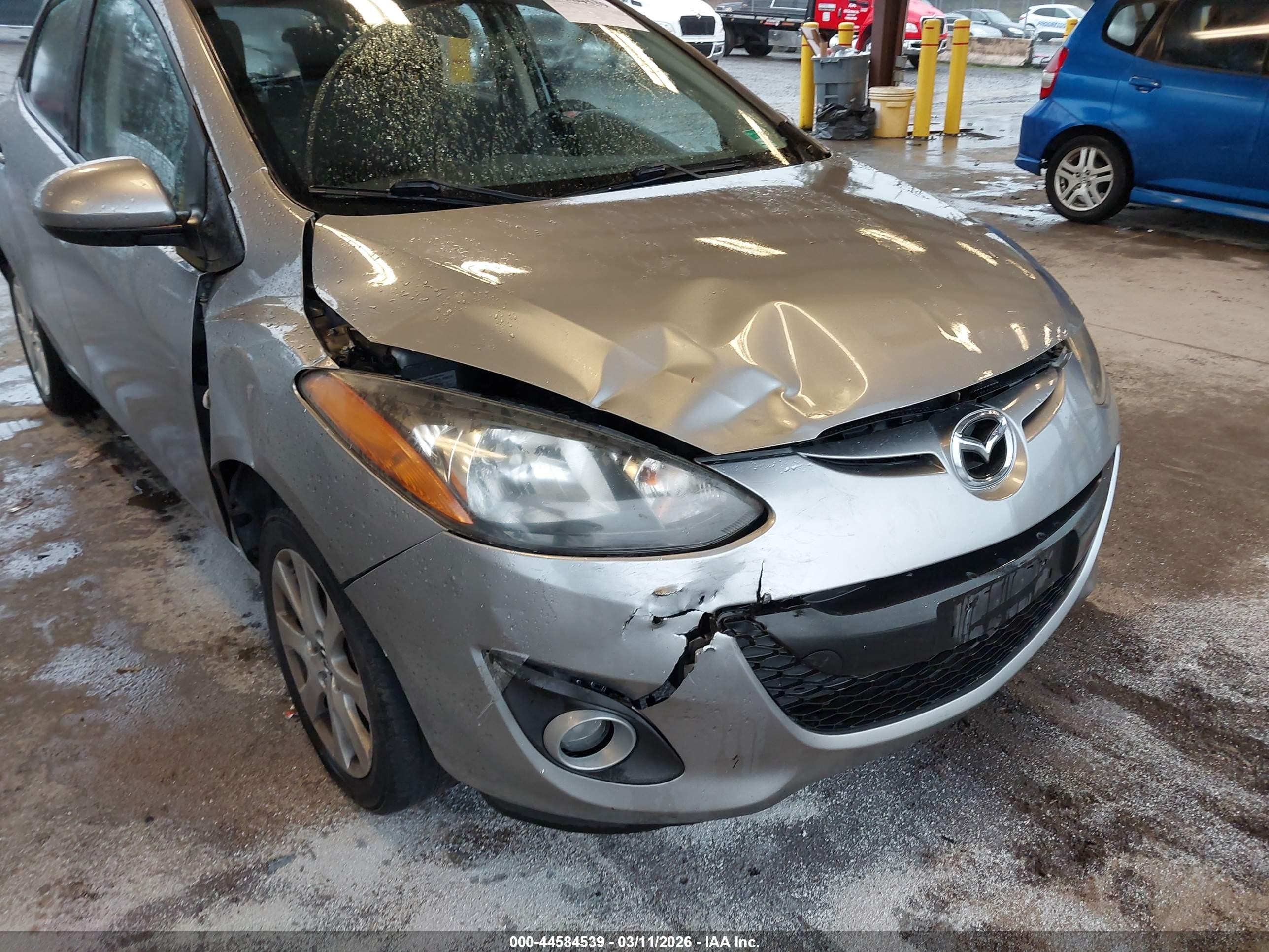 2013 Mazda Mazda2 Touring Silver vin: JM1DE1LZ5D0156379
