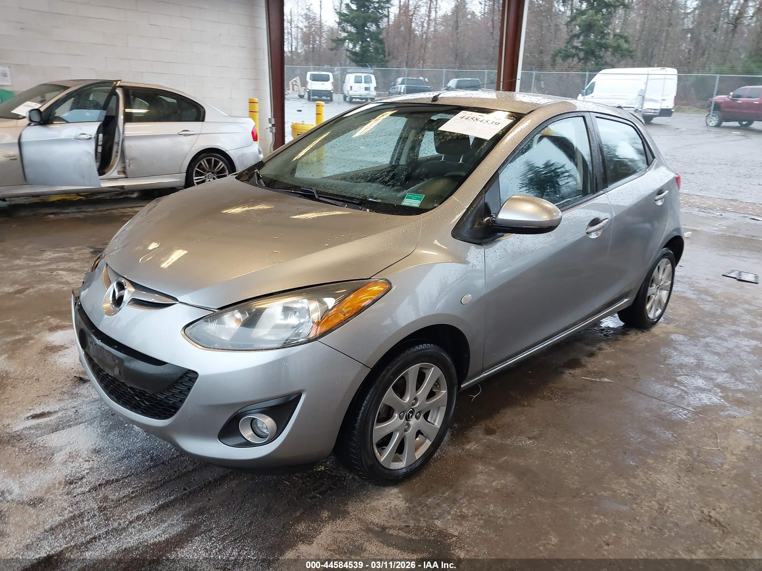 2013 Mazda Mazda2 Touring Silver vin: JM1DE1LZ5D0156379