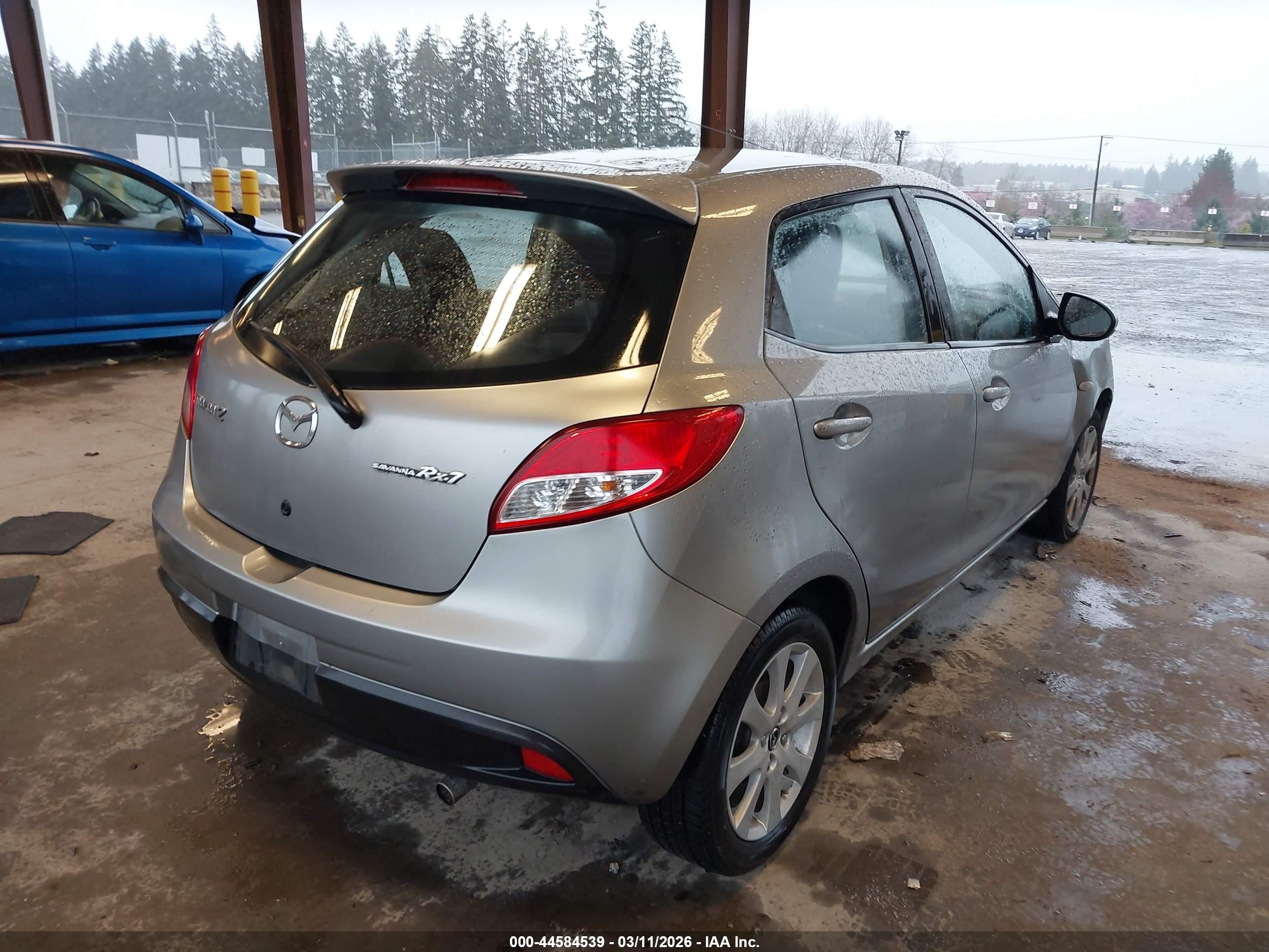 2013 Mazda Mazda2 Touring Silver vin: JM1DE1LZ5D0156379