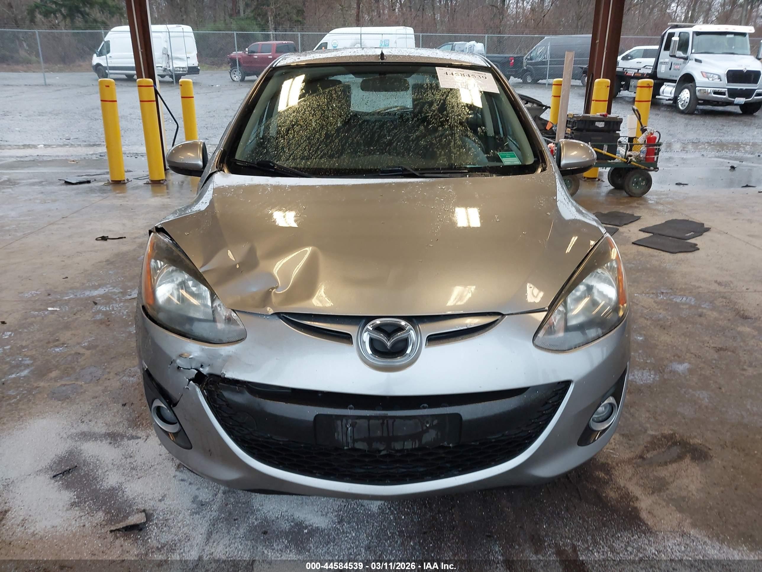 2013 Mazda Mazda2 Touring Silver vin: JM1DE1LZ5D0156379