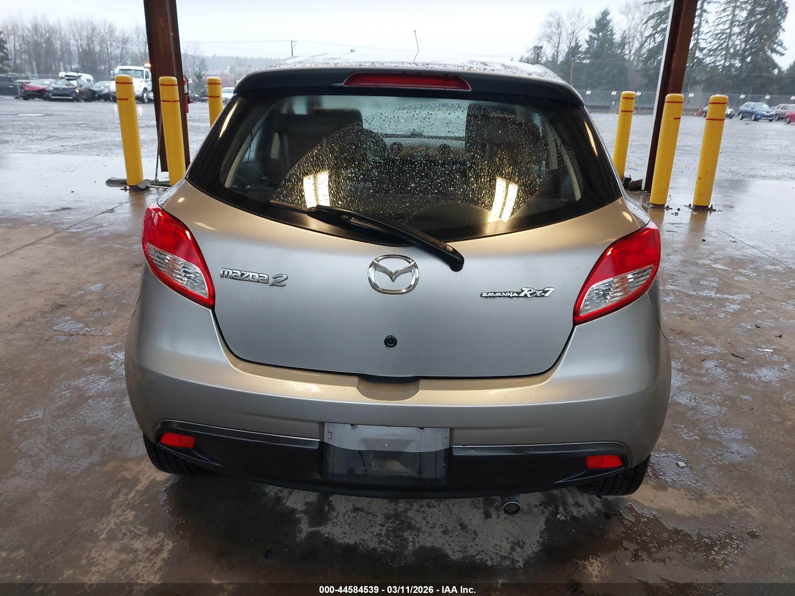 2013 Mazda Mazda2 Touring Silver vin: JM1DE1LZ5D0156379