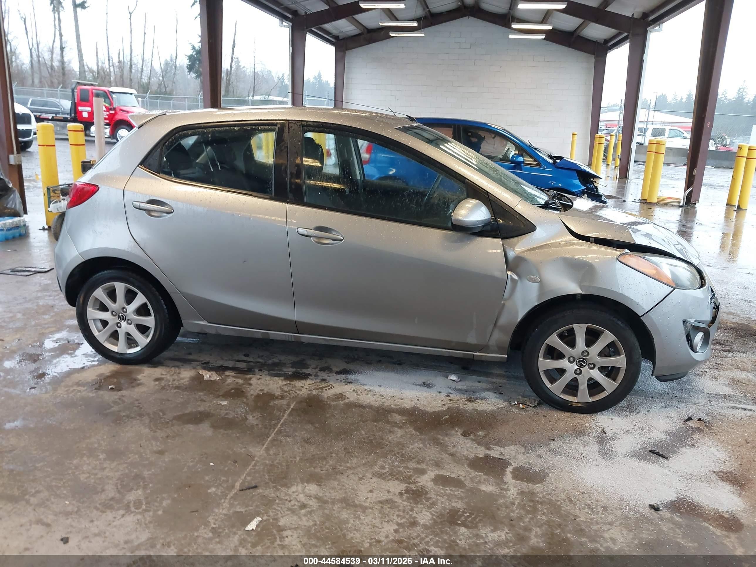 2013 Mazda Mazda2 Touring Silver vin: JM1DE1LZ5D0156379