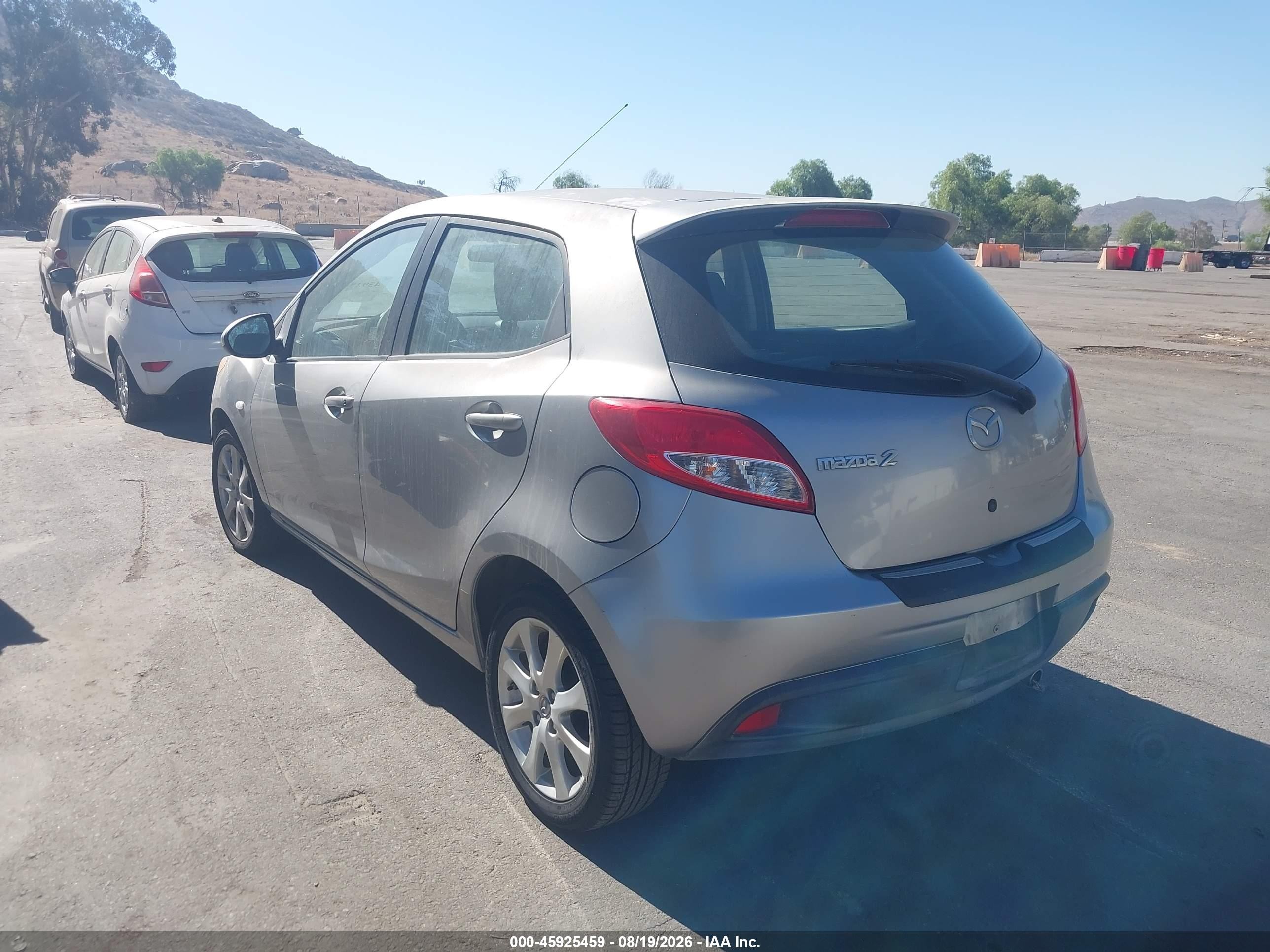 2012 Mazda Mazda2 Touring Silver vin: JM1DE1LZ7C0141431