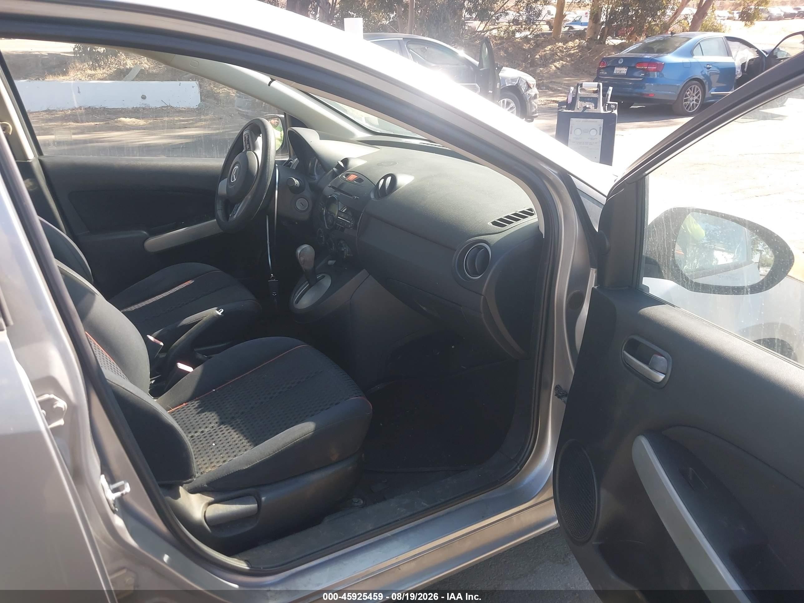 2012 Mazda Mazda2 Touring Silver vin: JM1DE1LZ7C0141431