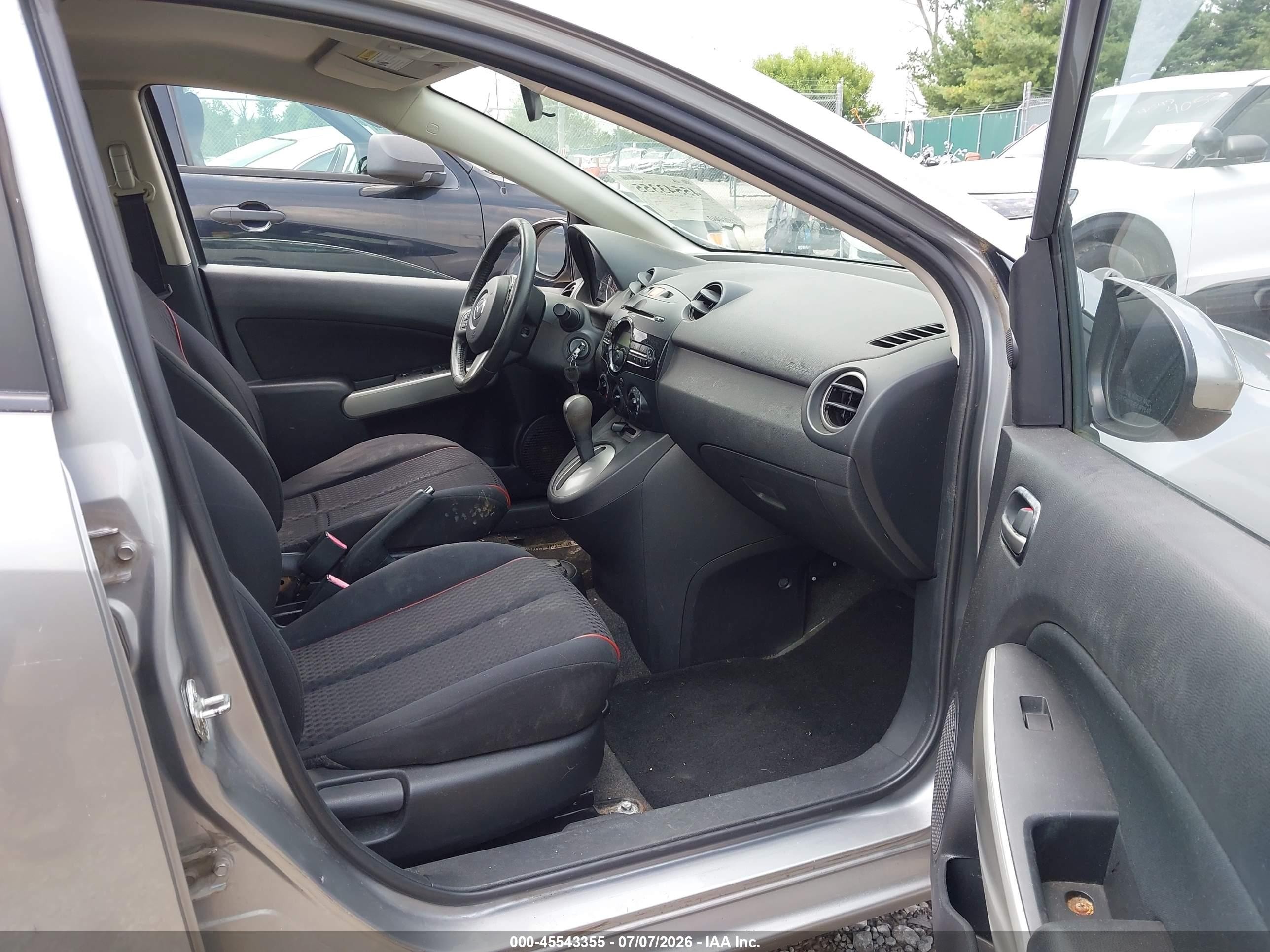 2012 Mazda Mazda2 Touring Silver vin: JM1DE1LZ7C0141932
