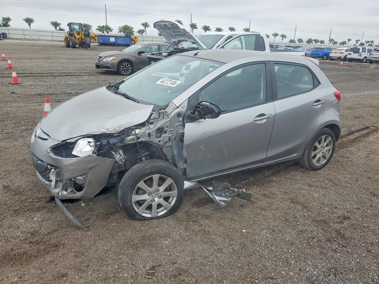 2012 Mazda Mazda2 Silver vin: JM1DE1LZ9C0135890