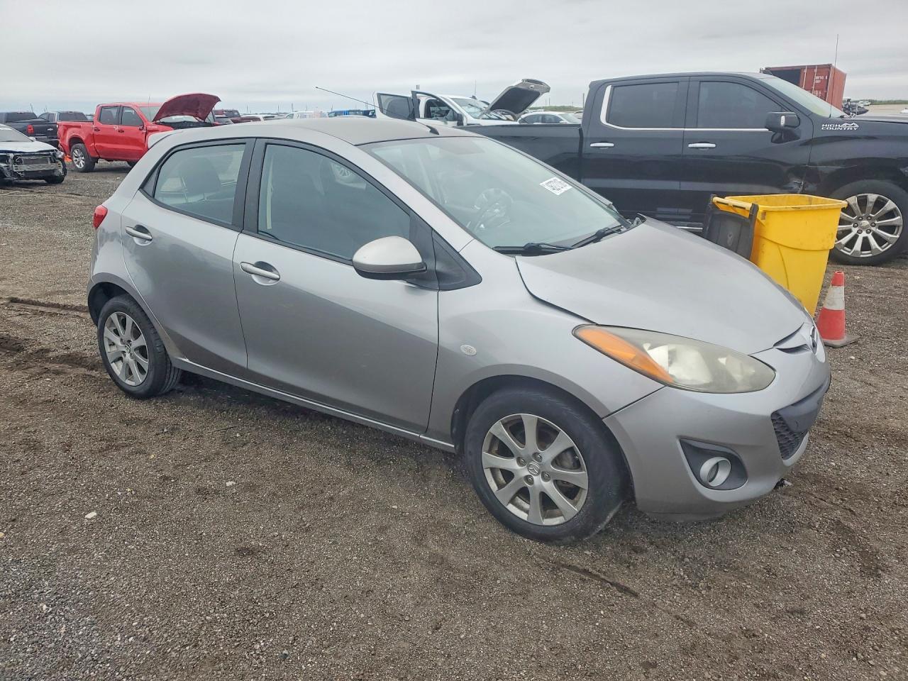 2012 Mazda Mazda2 Silver vin: JM1DE1LZ9C0135890