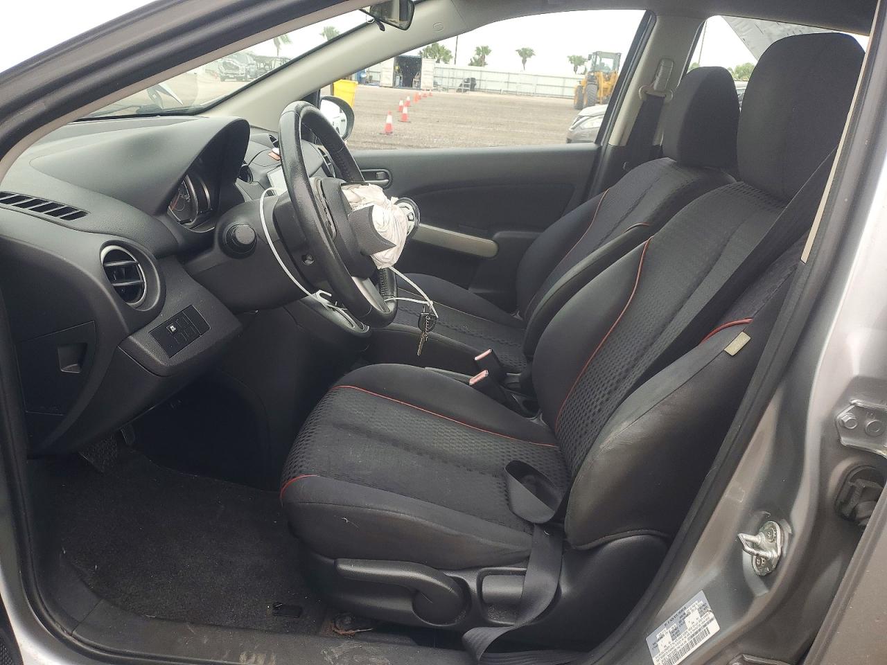 2012 Mazda Mazda2 Silver vin: JM1DE1LZ9C0135890
