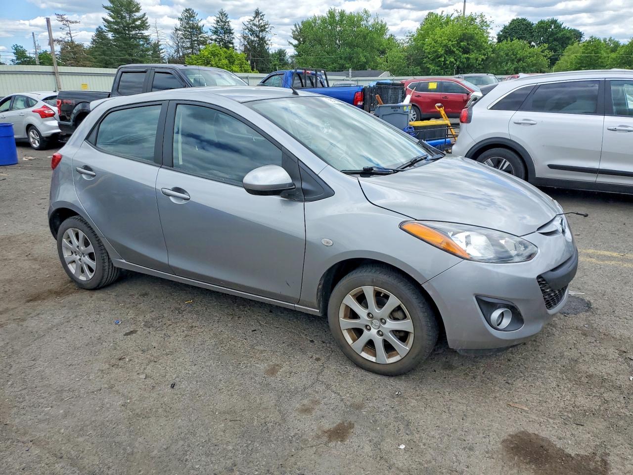 2012 Mazda Mazda2 Sport Silver vin: JM1DE1LZ9C0144900