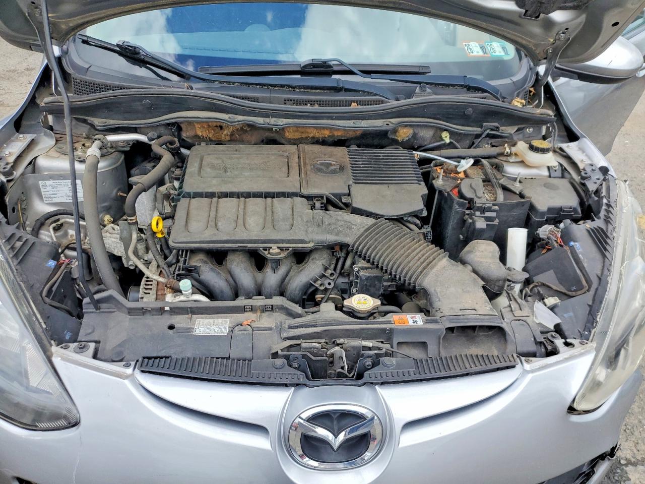 2012 Mazda Mazda2 Sport Silver vin: JM1DE1LZ9C0144900
