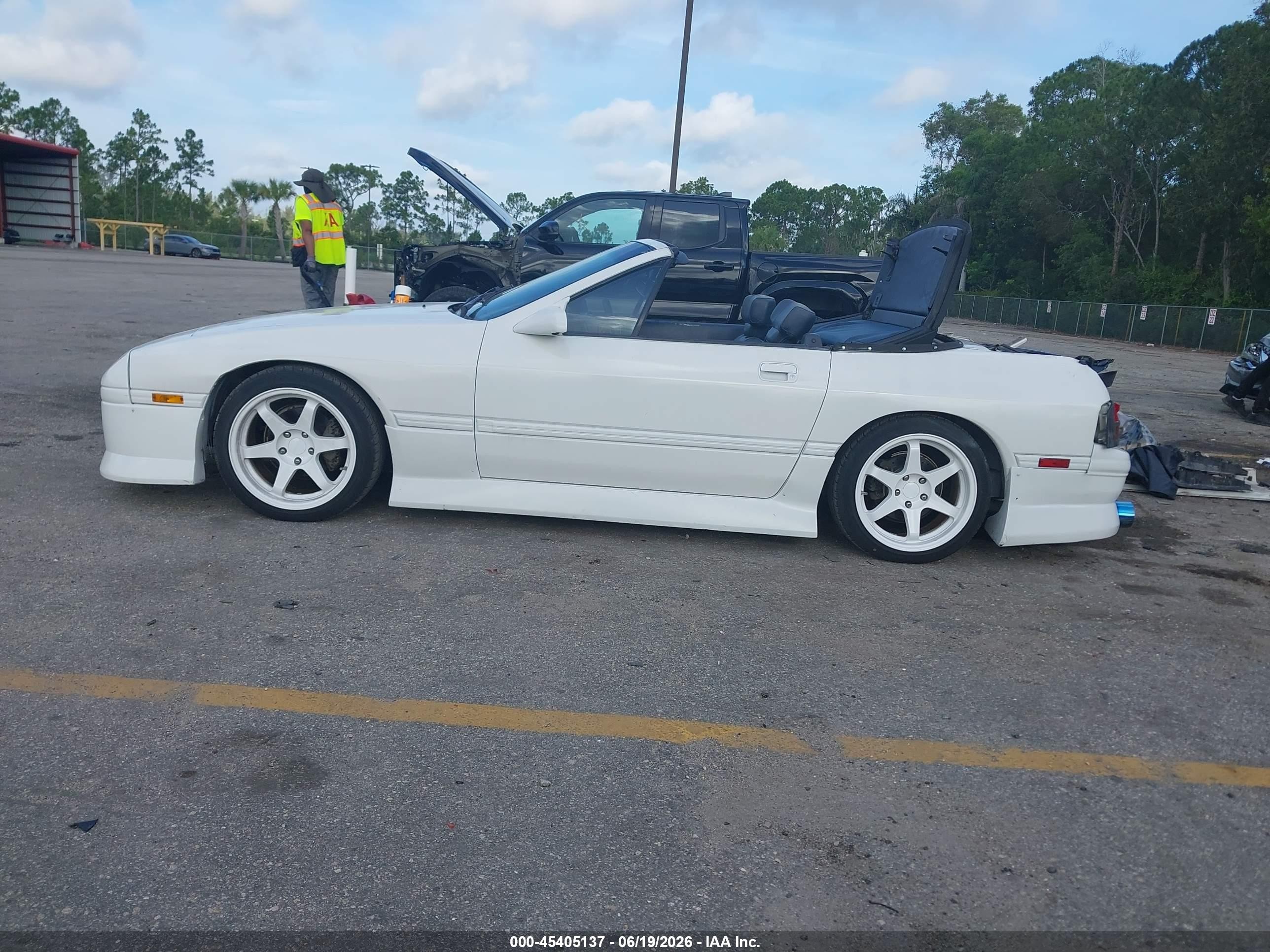 1988 Mazda Rx7   White vin: JM1FC3510J0102274