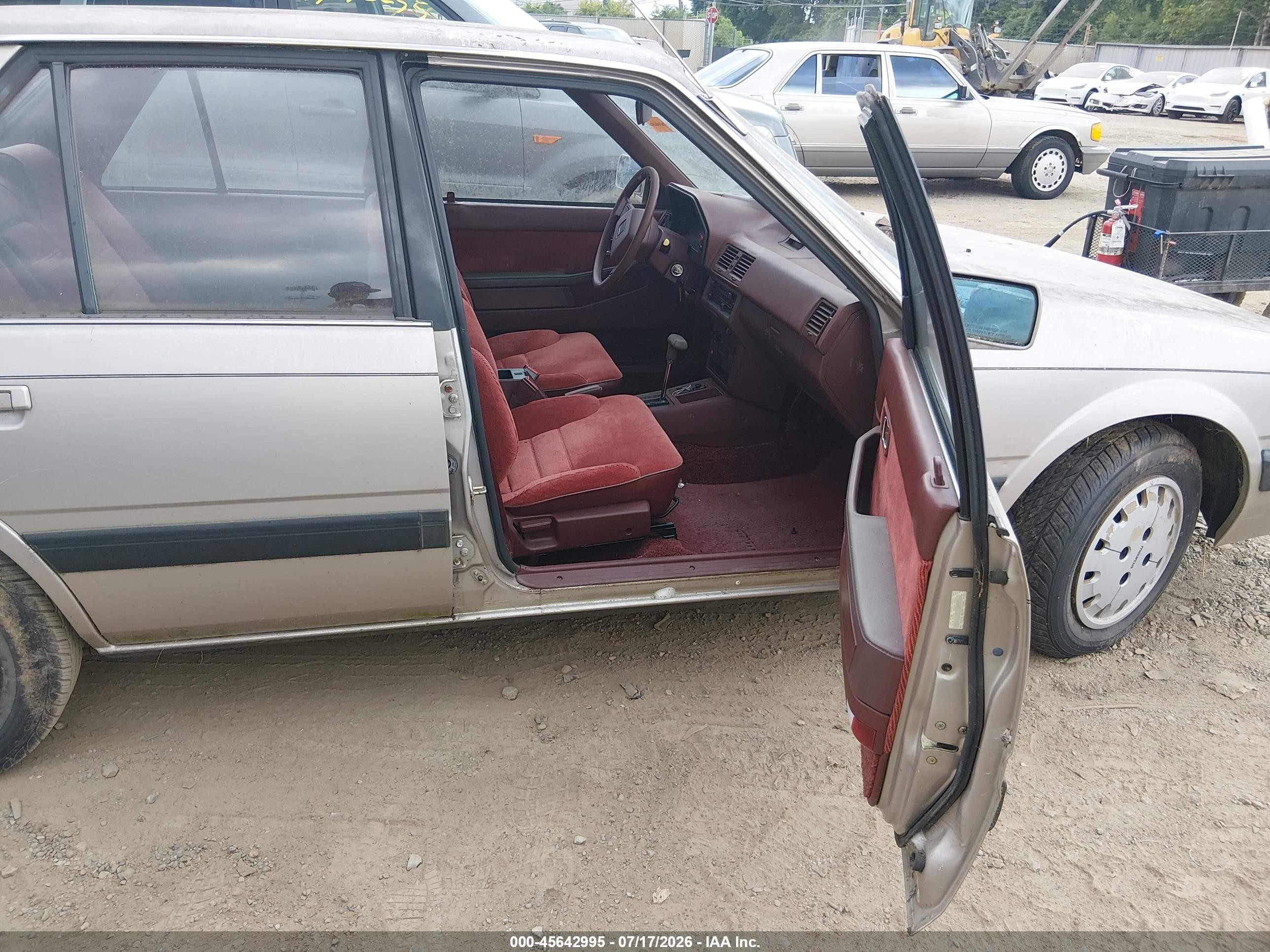 1987 Mazda 626   Gold vin: JM1GC2218H1112834