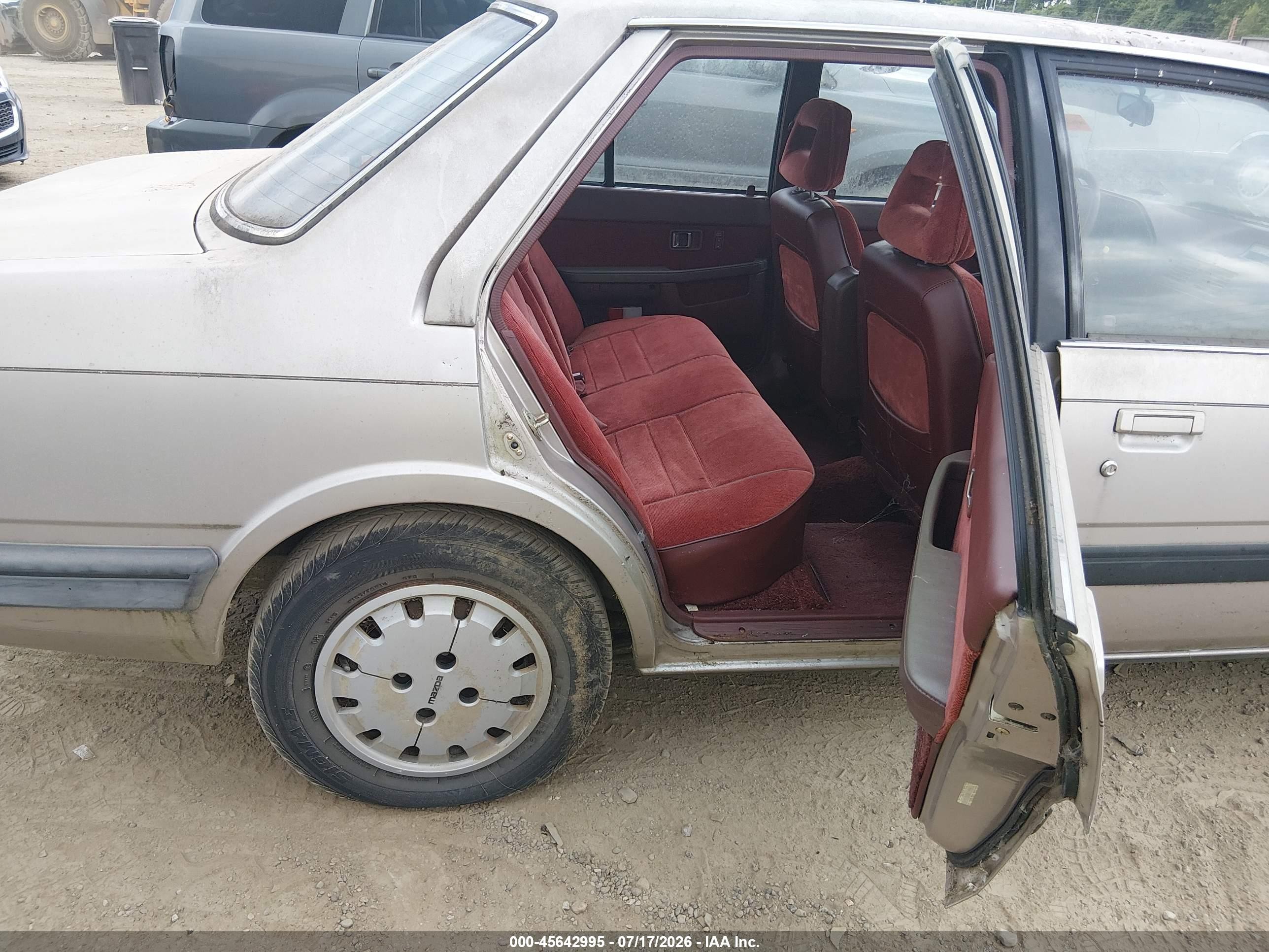 1987 Mazda 626   Gold vin: JM1GC2218H1112834