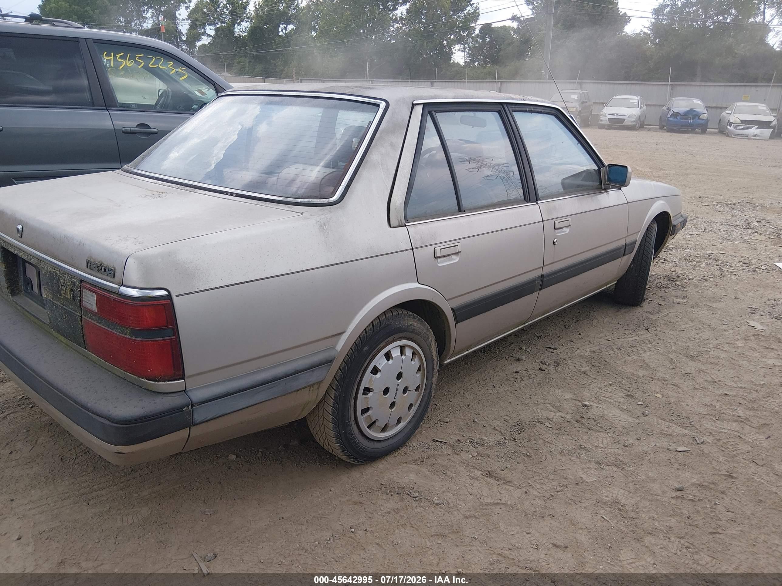 1987 Mazda 626   Gold vin: JM1GC2218H1112834