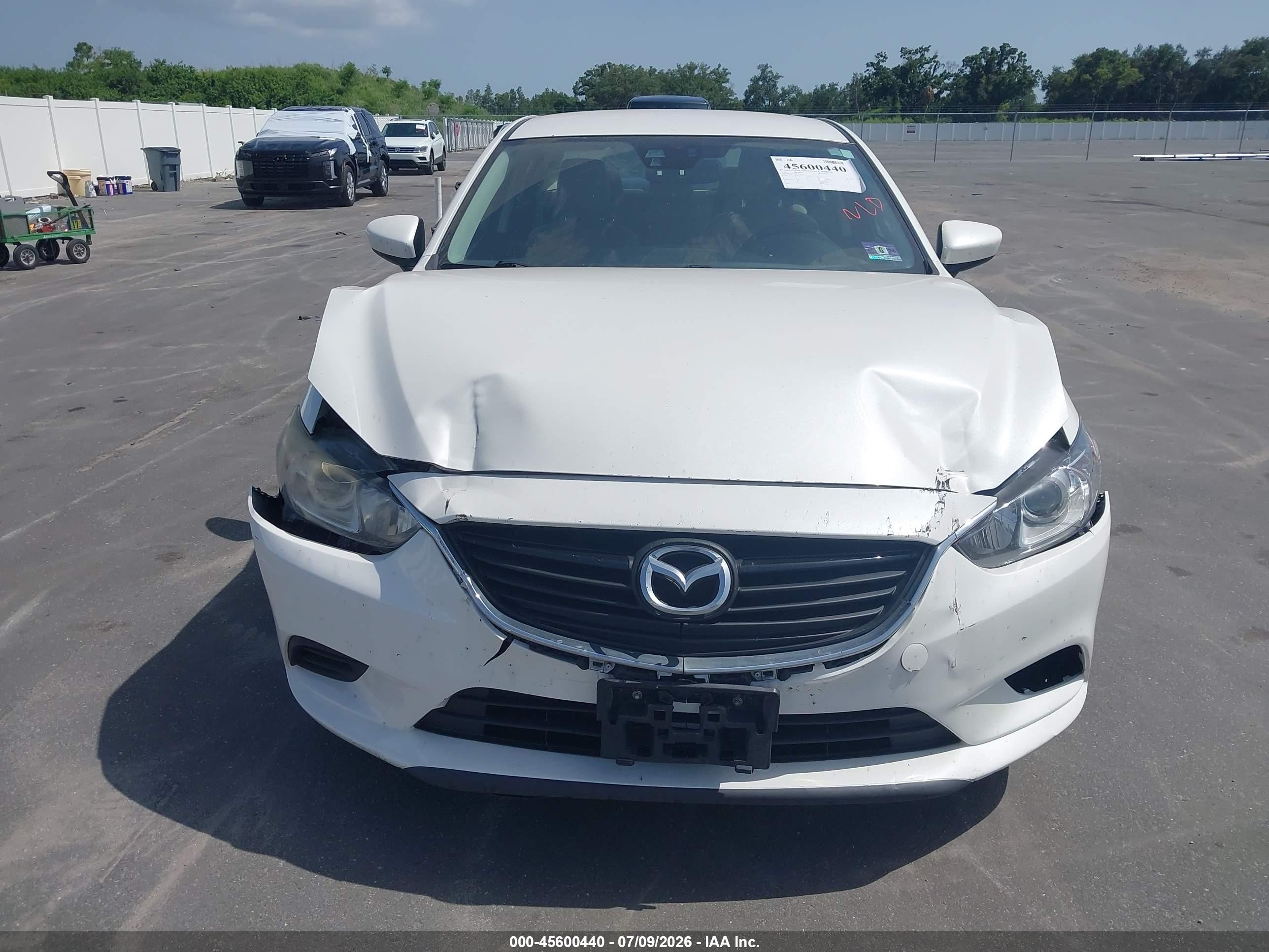 2014 Mazda Mazda6 I Touring White vin: JM1GJ1T64E1133041