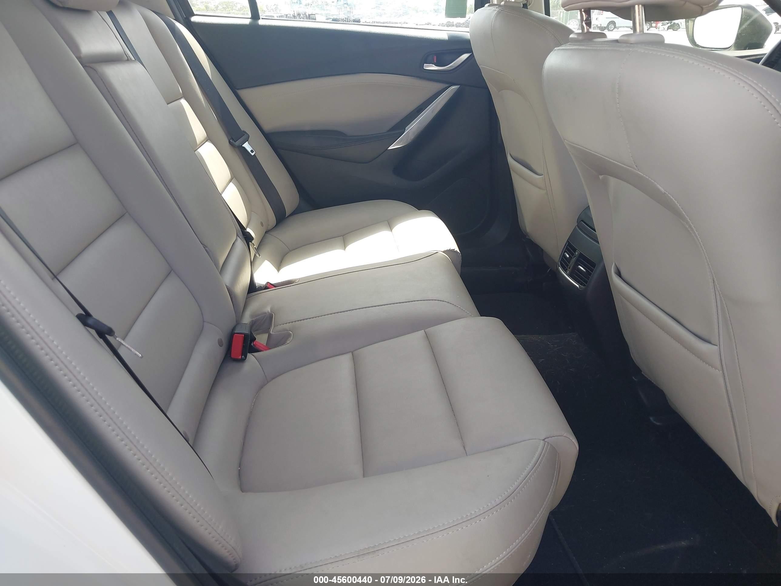 2014 Mazda Mazda6 I Touring White vin: JM1GJ1T64E1133041