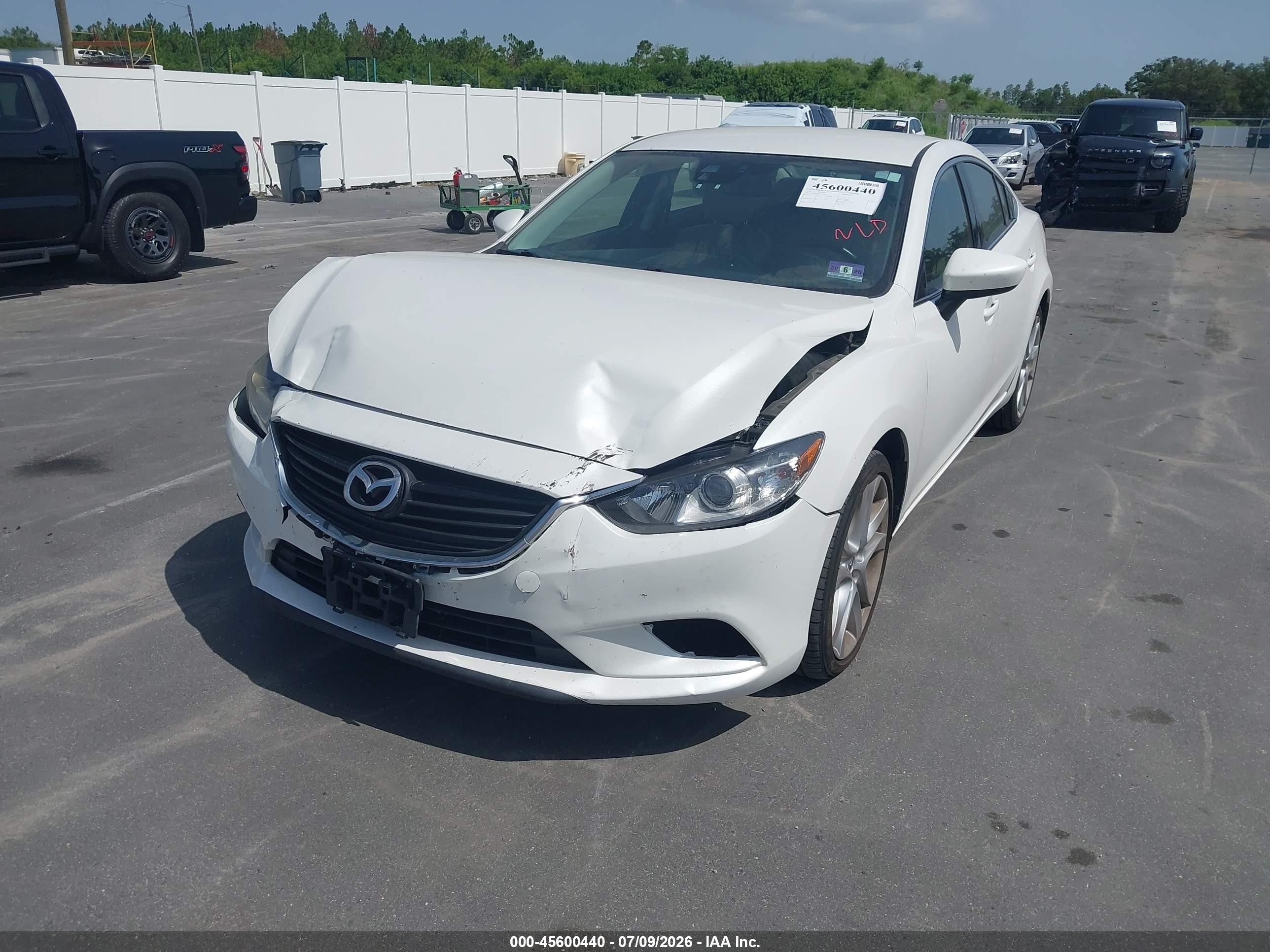 2014 Mazda Mazda6 I Touring White vin: JM1GJ1T64E1133041