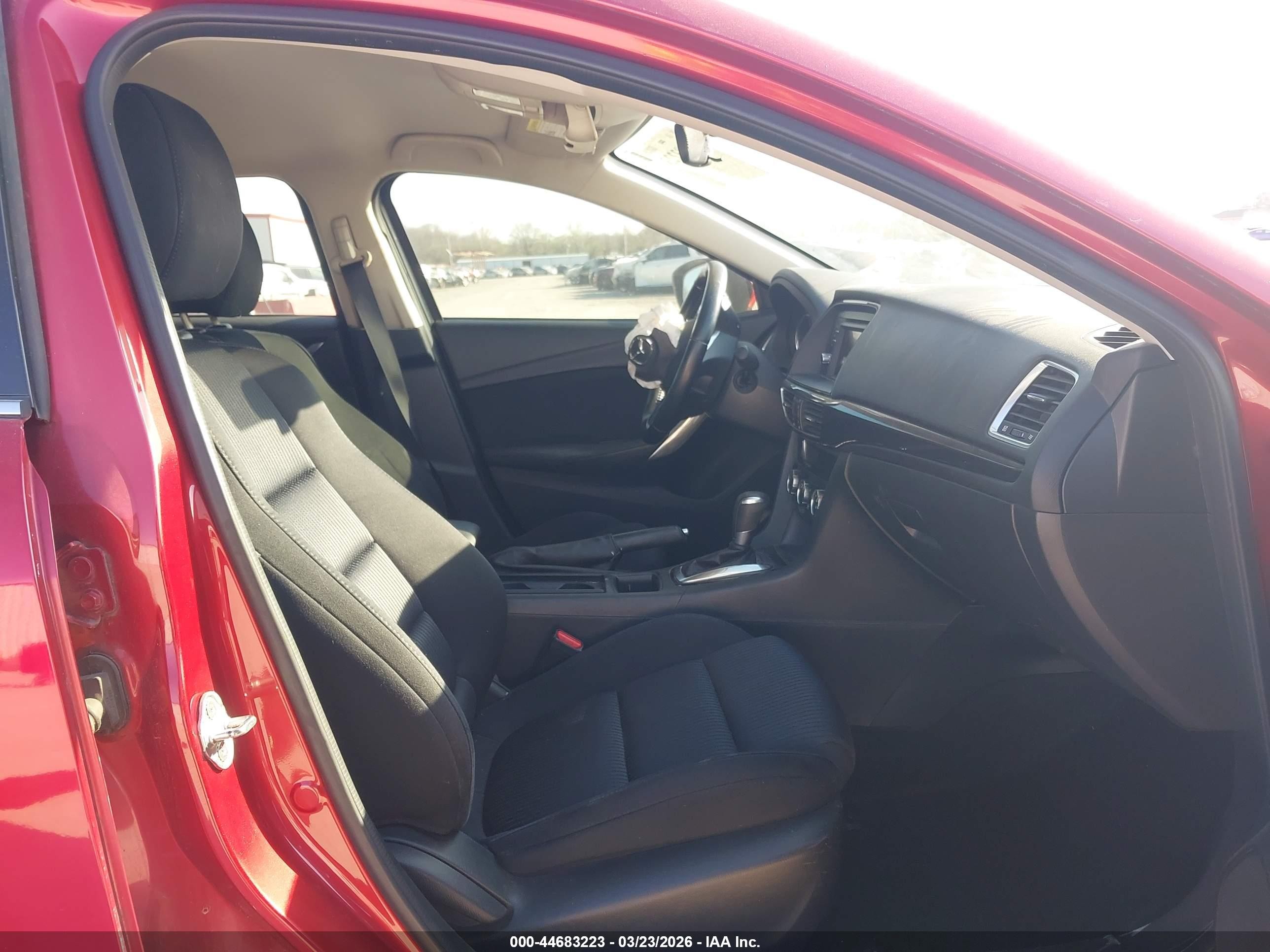 2015 Mazda Mazda6 I Sport Red vin: JM1GJ1U51F1180731