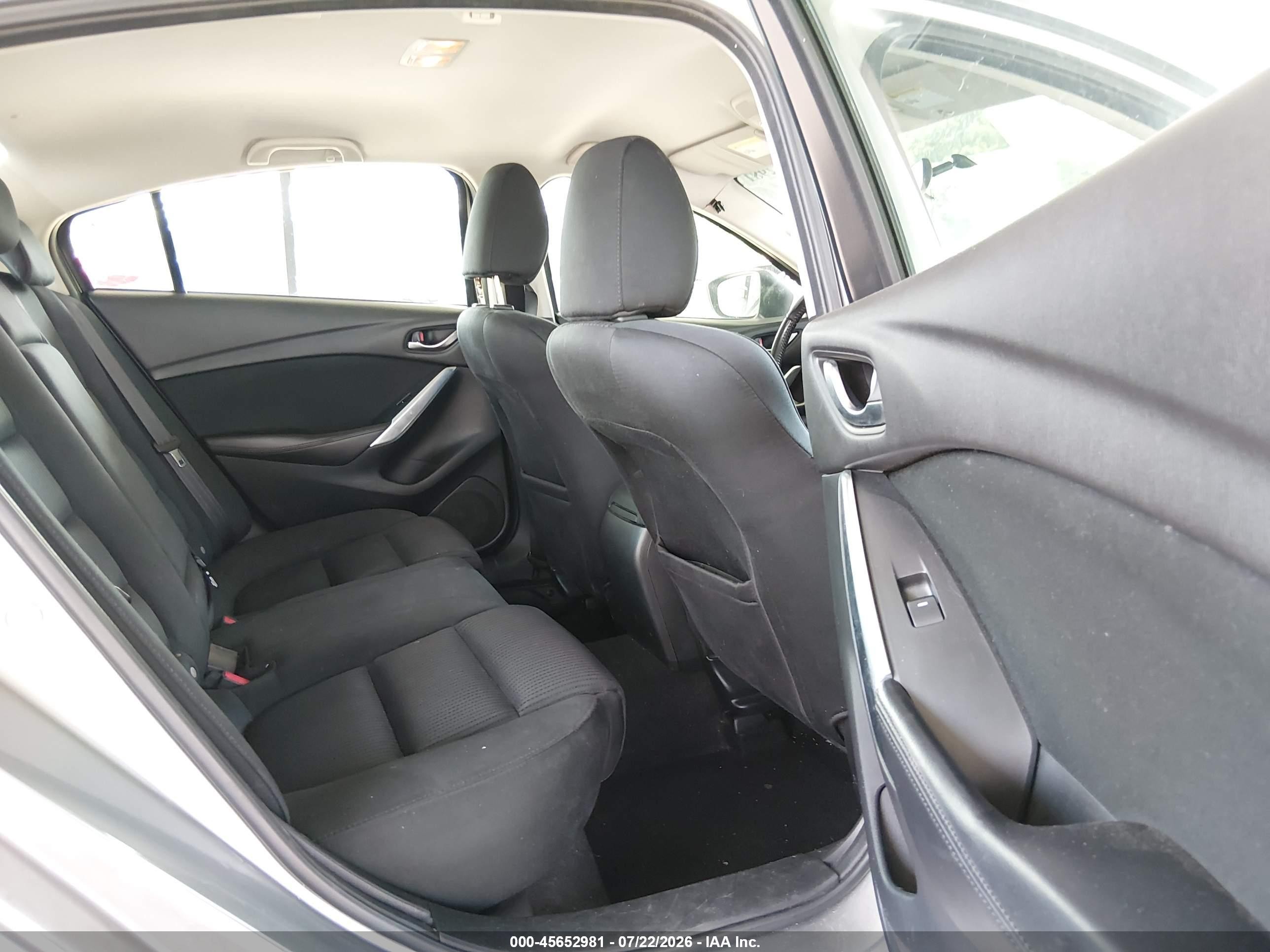 2015 Mazda Mazda6 I Sport Silver vin: JM1GJ1U53F1221778