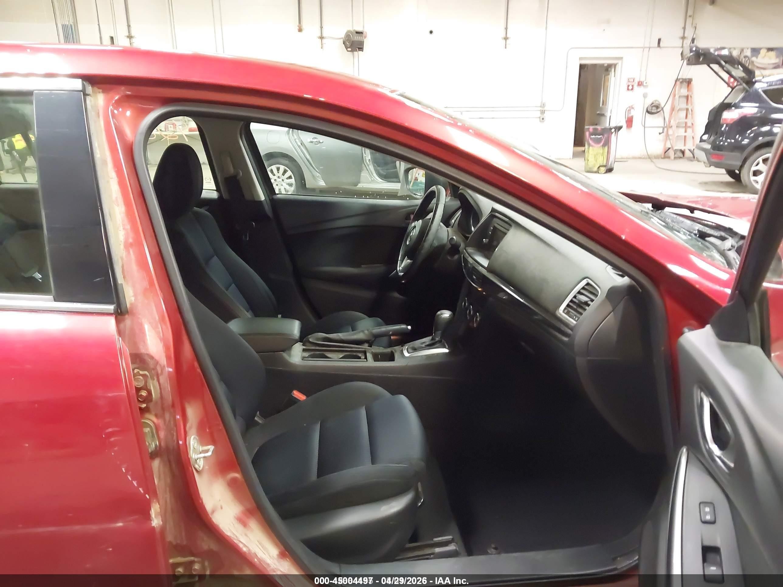 2015 Mazda Mazda6 I Sport Red vin: JM1GJ1U54F1181078