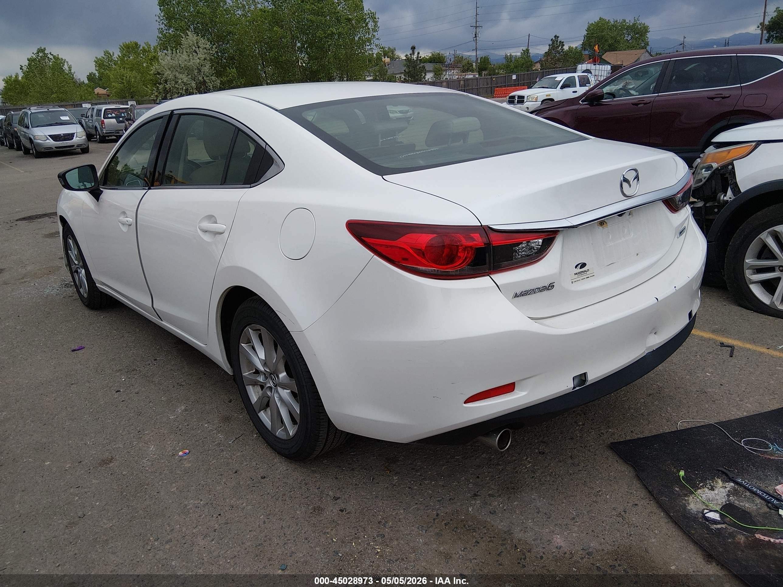 2015 Mazda Mazda6 I Sport White vin: JM1GJ1U58F1180323