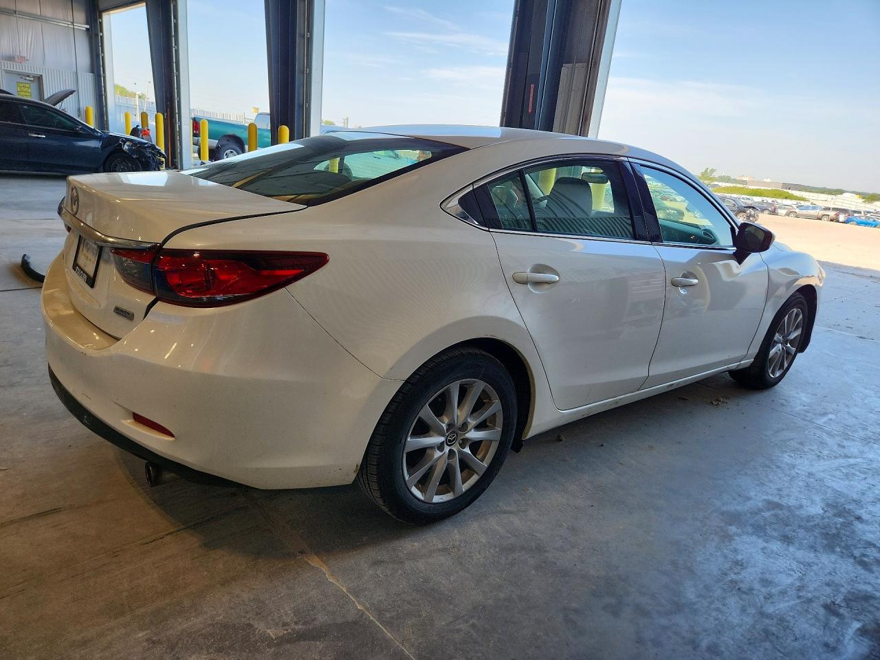 2015 Mazda 6 Sport Белый vin: JM1GJ1U58F1196814