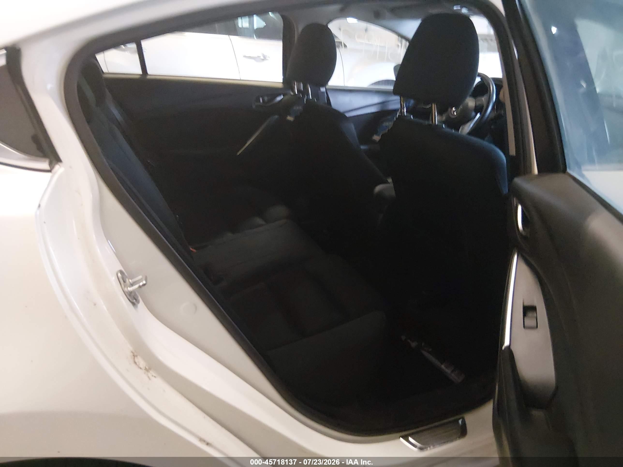 2014 Mazda Mazda6 I Sport White vin: JM1GJ1U65E1159274