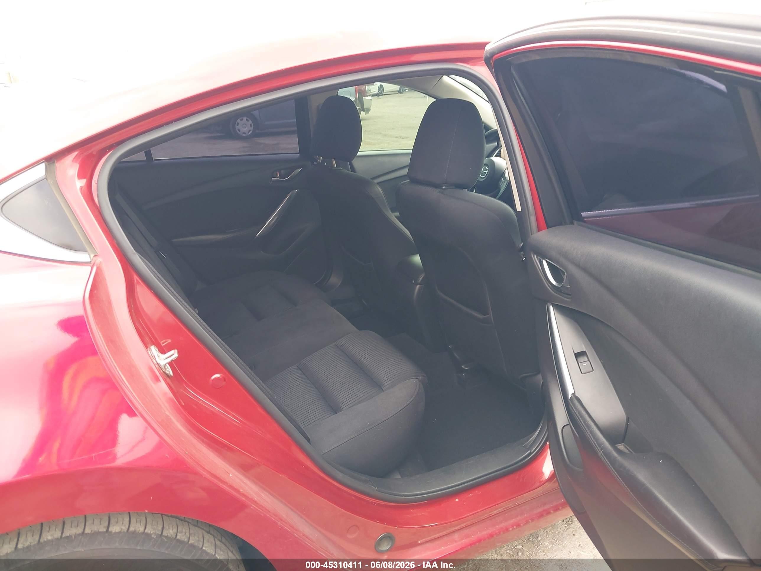 2015 Mazda Mazda6 I Sport Red vin: JM1GJ1U69F1176080