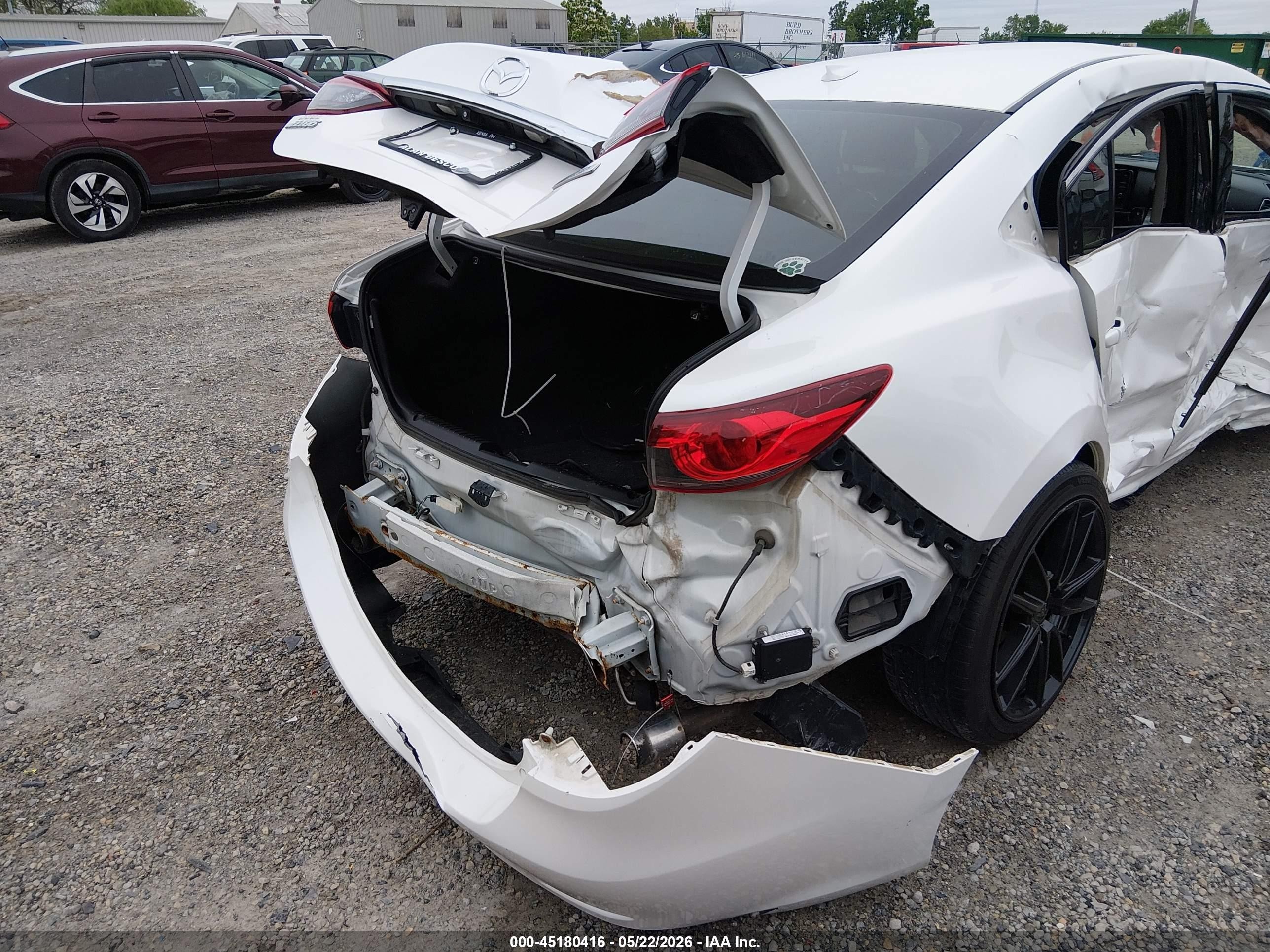2015 Mazda Mazda6   White vin: JM1GJ1V51F1220451