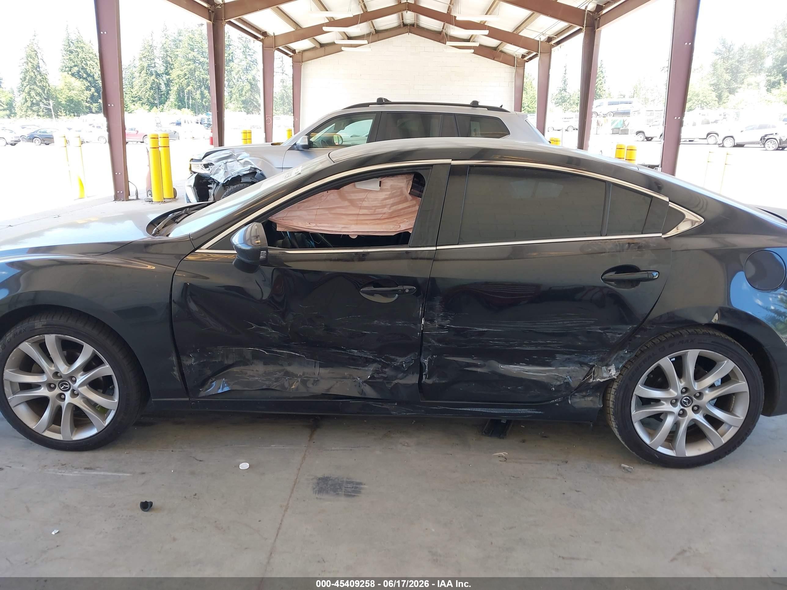 2015 Mazda Mazda6 I Touring Черный vin: JM1GJ1V58F1203694