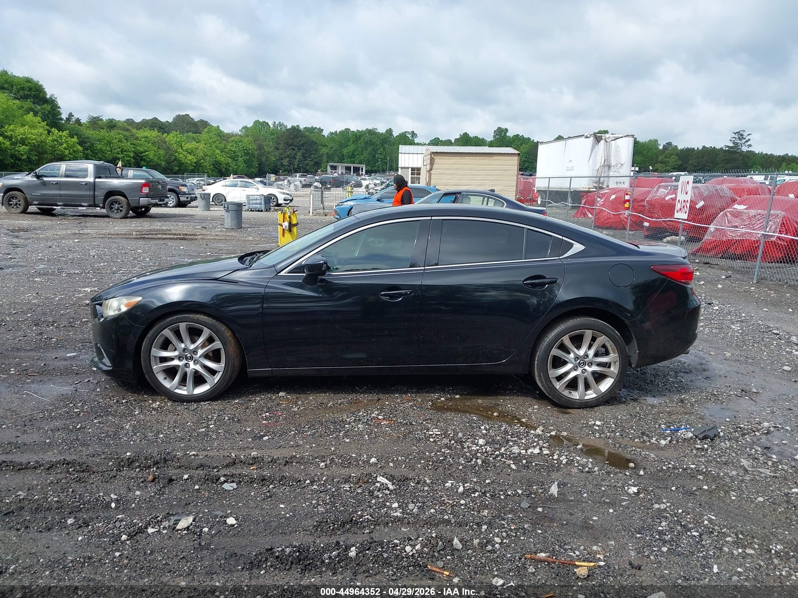 2015 Mazda Mazda6 I Touring Черный vin: JM1GJ1V59F1192379