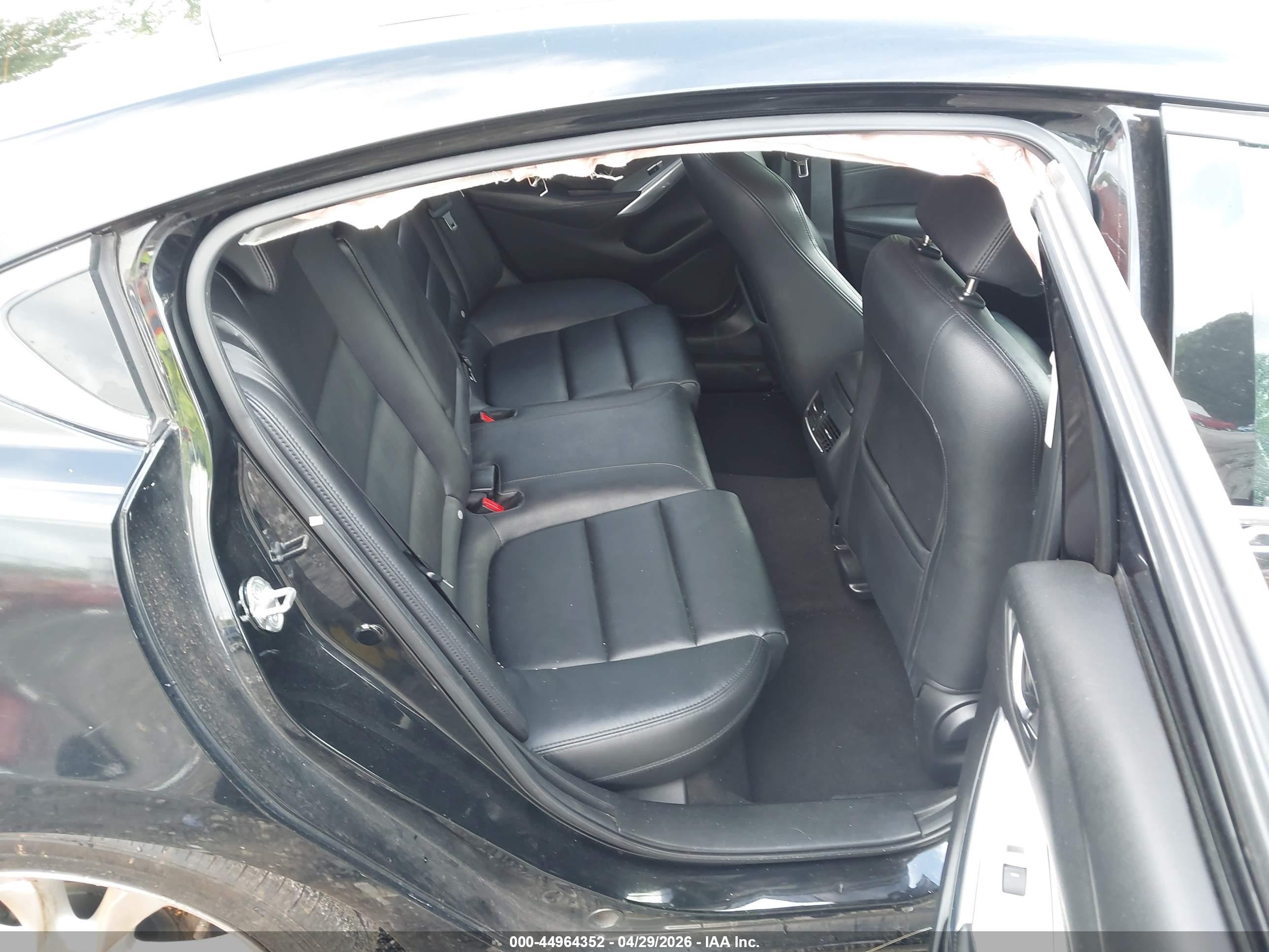 2015 Mazda Mazda6 I Touring Черный vin: JM1GJ1V59F1192379